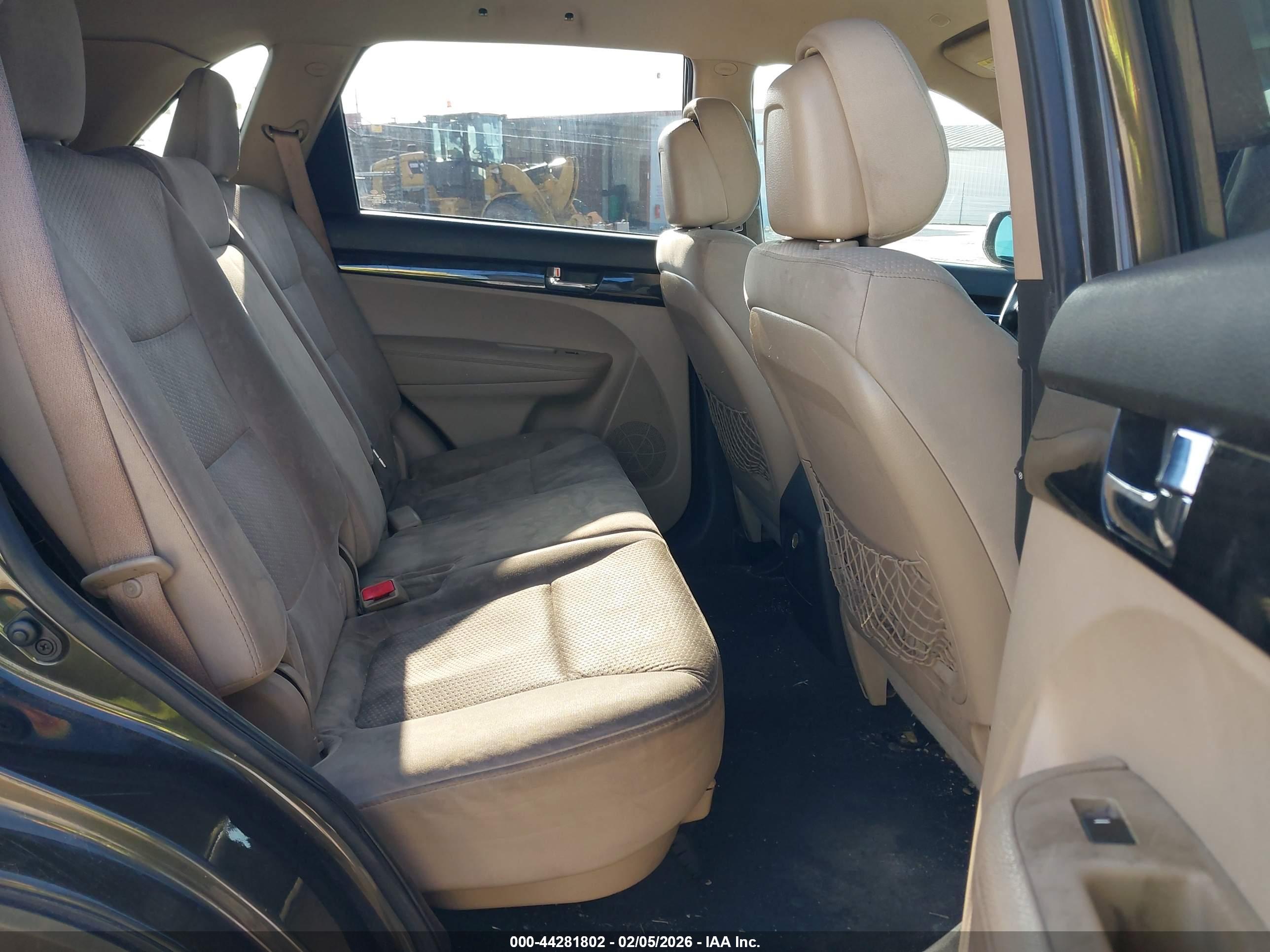 KIA SORENTO image 8