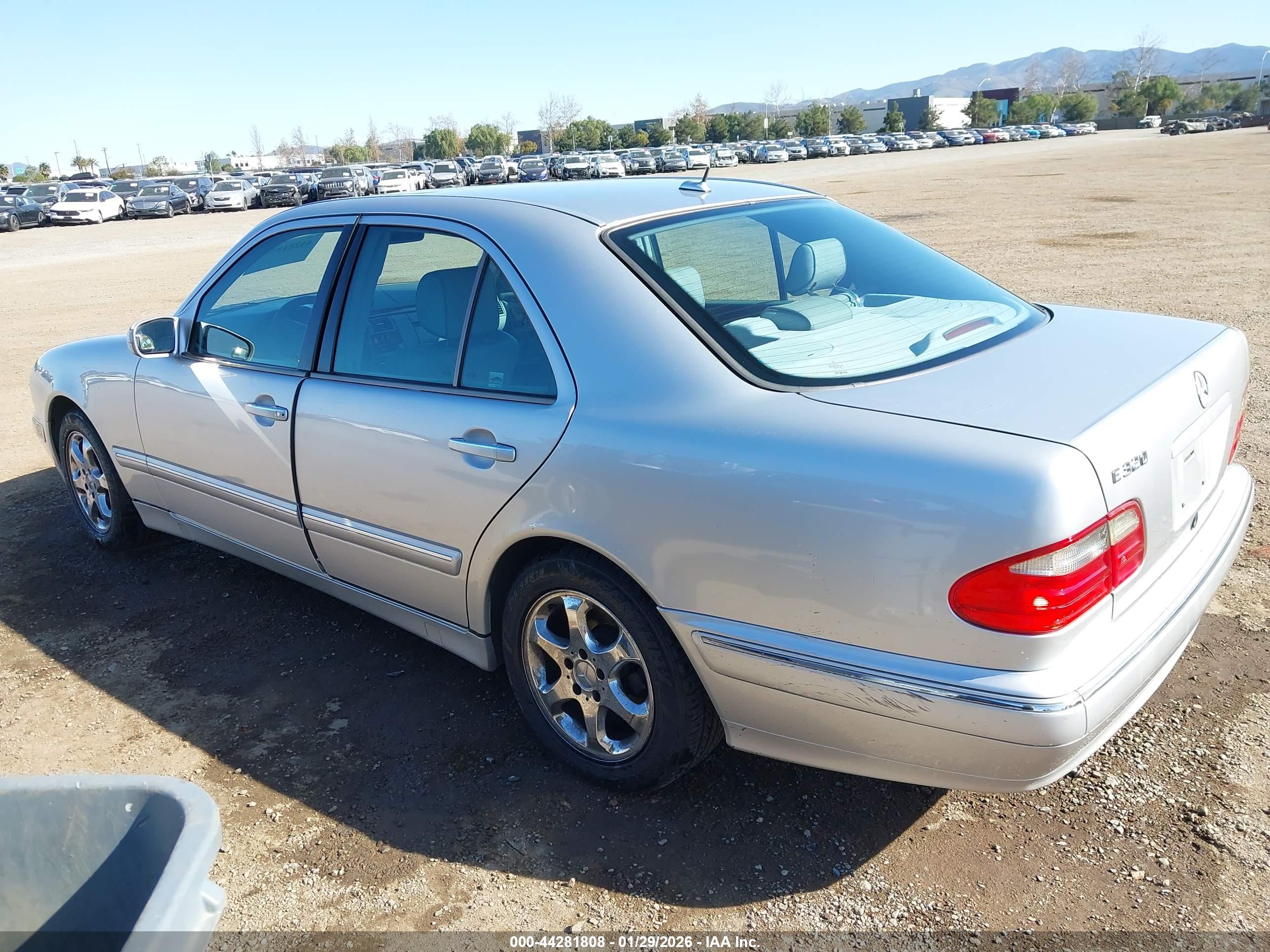 MERCEDES-BENZ E image 3