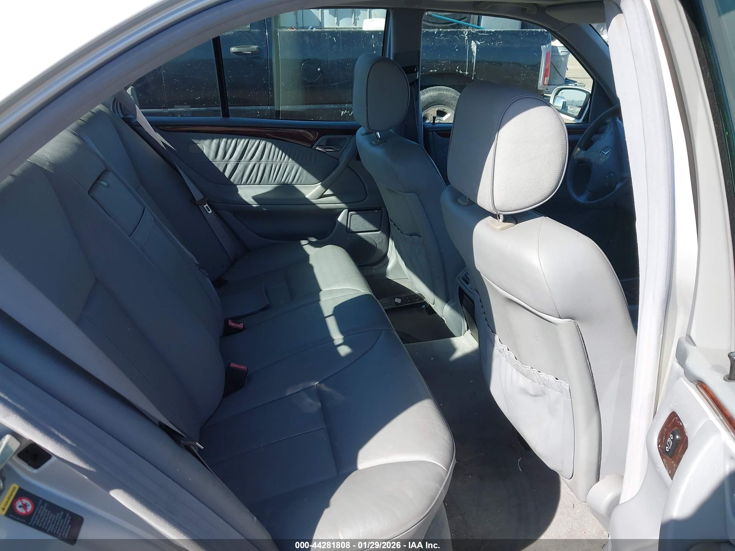 MERCEDES-BENZ E image 8