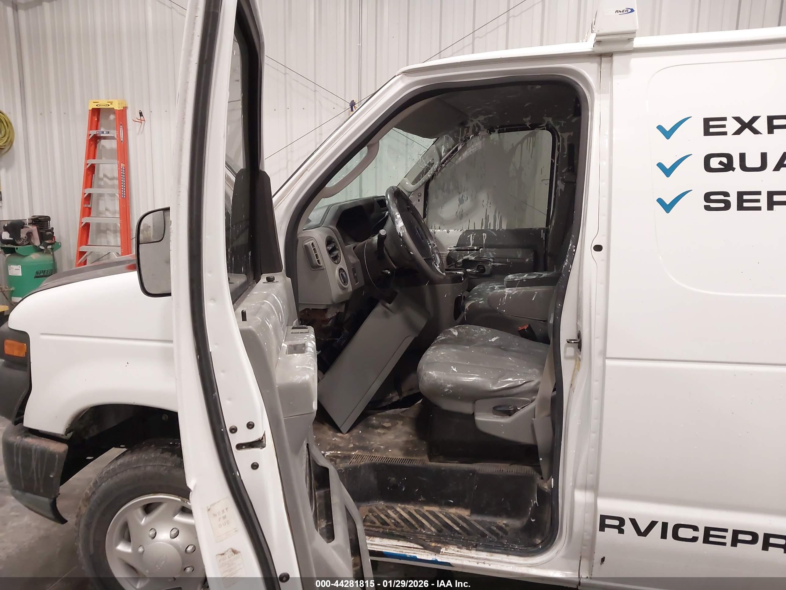 FORD E-150 image 5