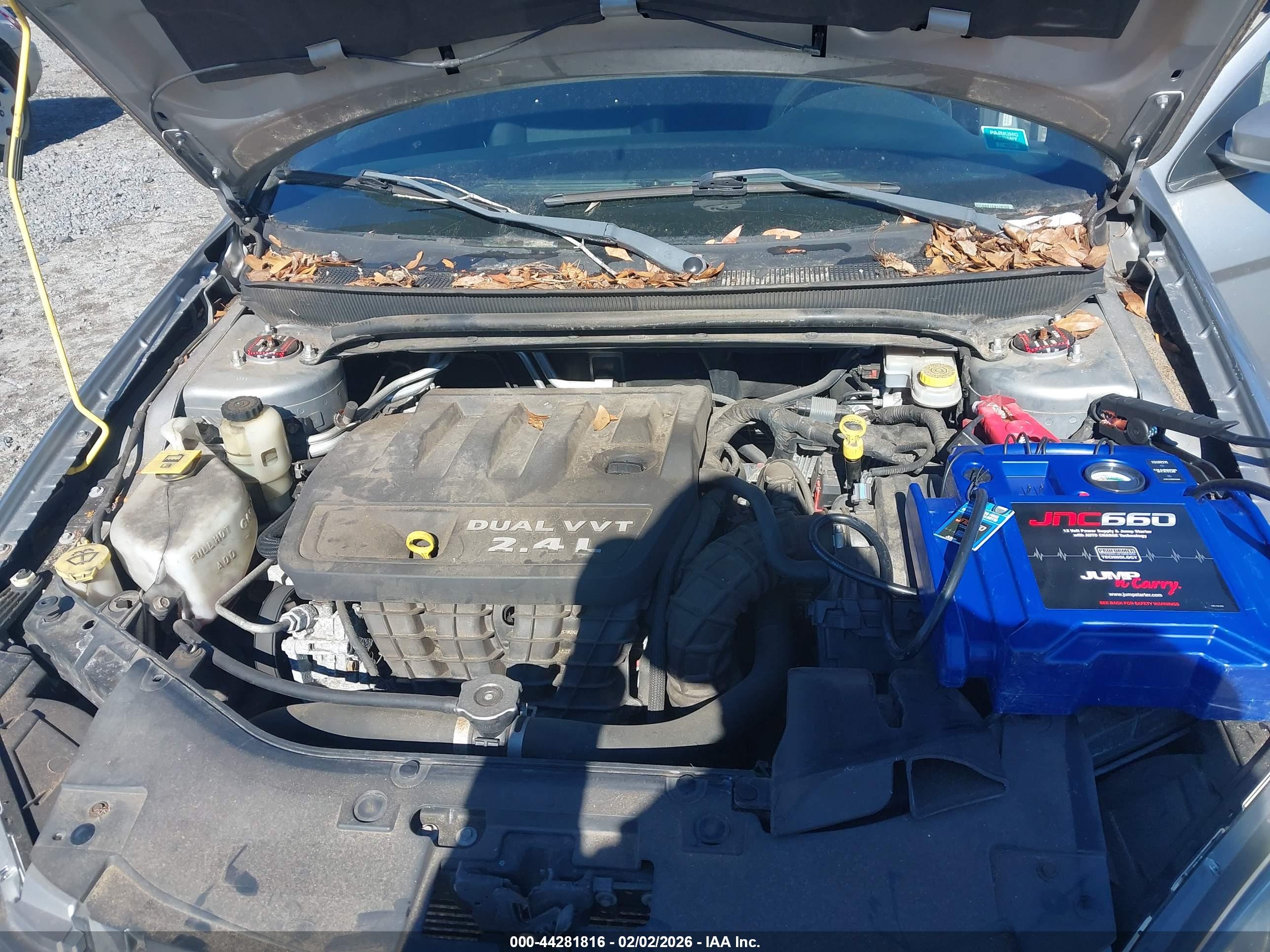 CHRYSLER 200 image 10