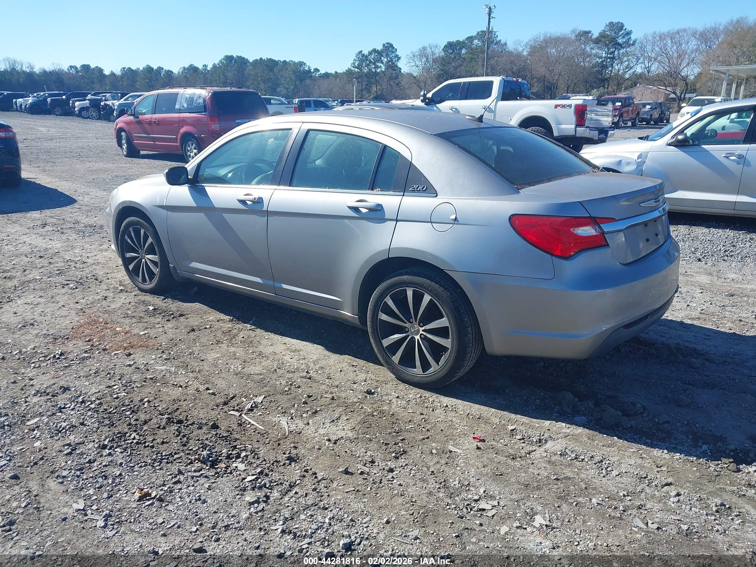 CHRYSLER 200 image 3