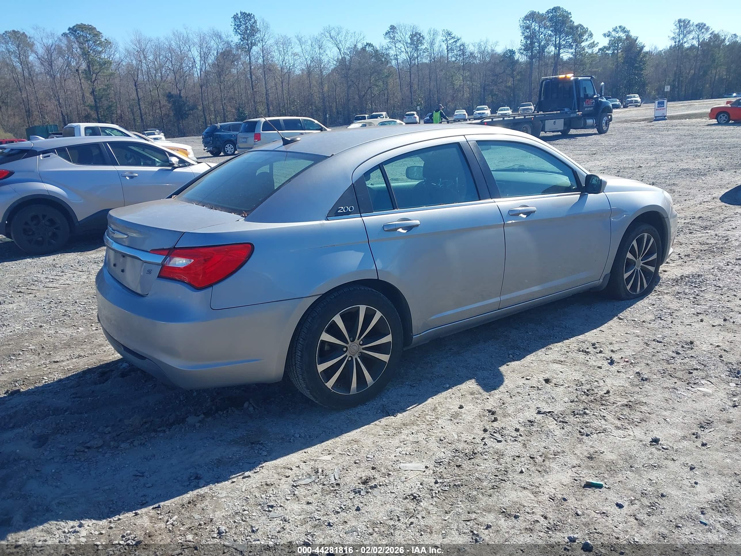 CHRYSLER 200 image 4