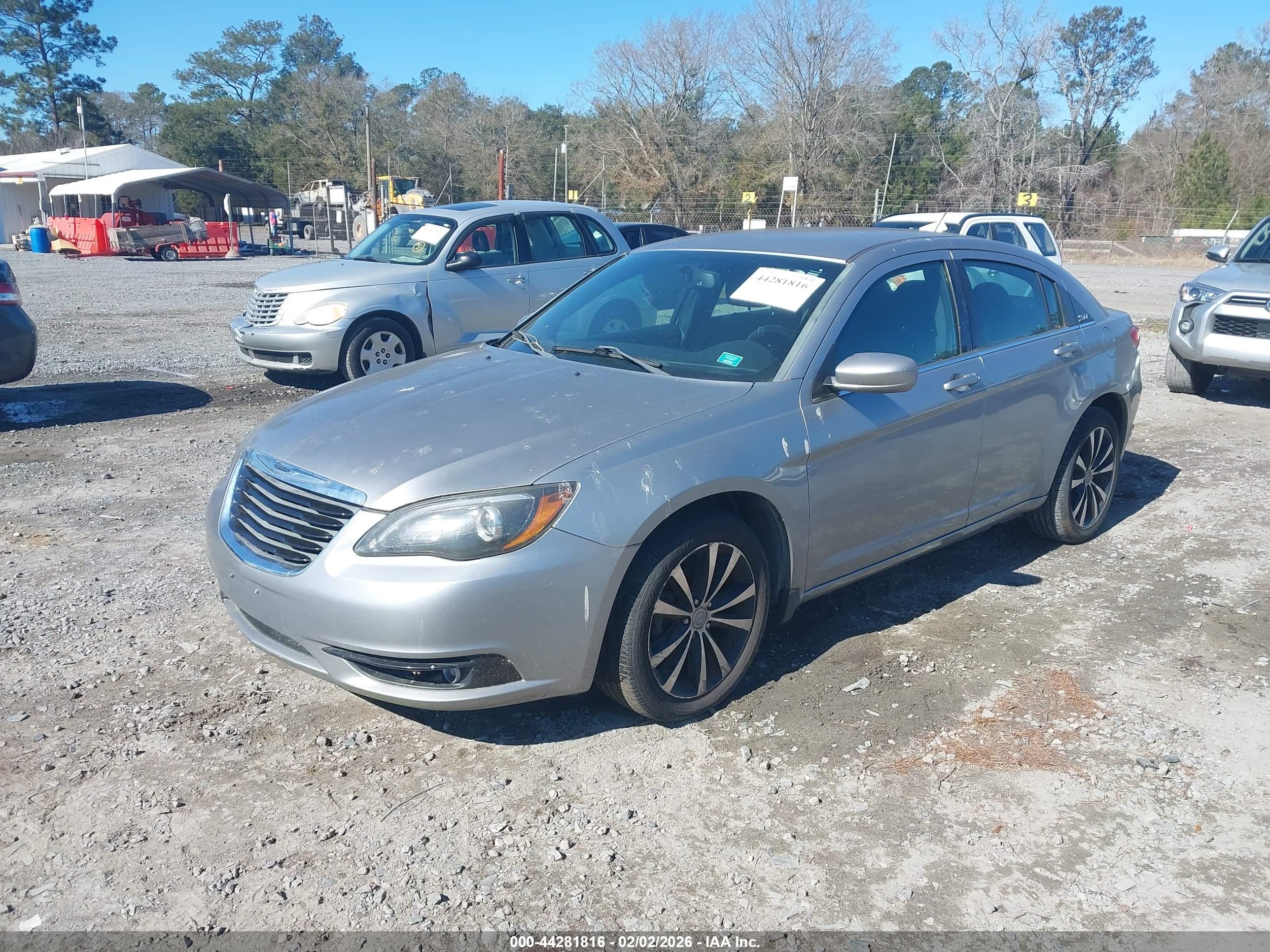 CHRYSLER 200 image 6