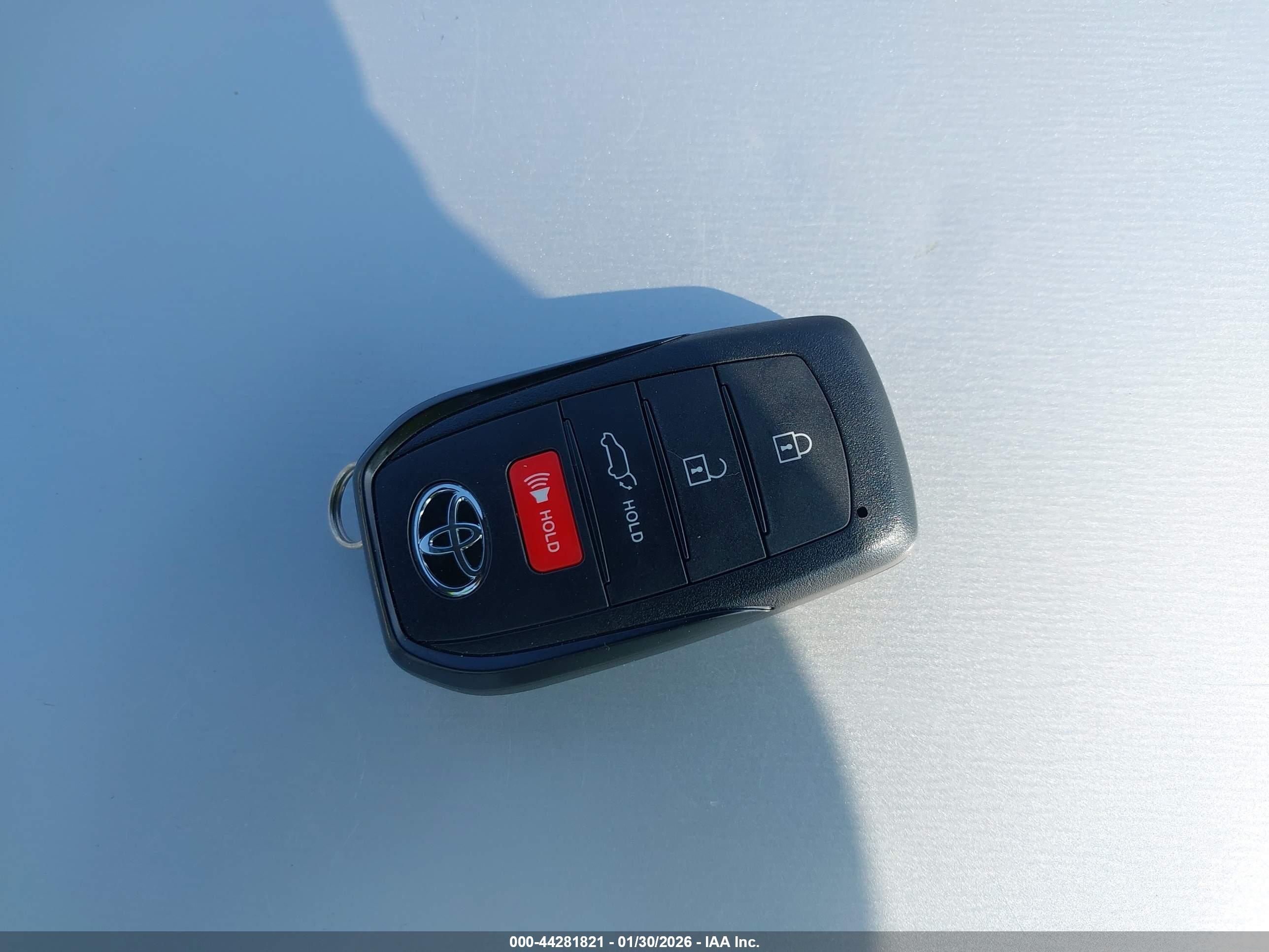 TOYOTA CROWN image 11