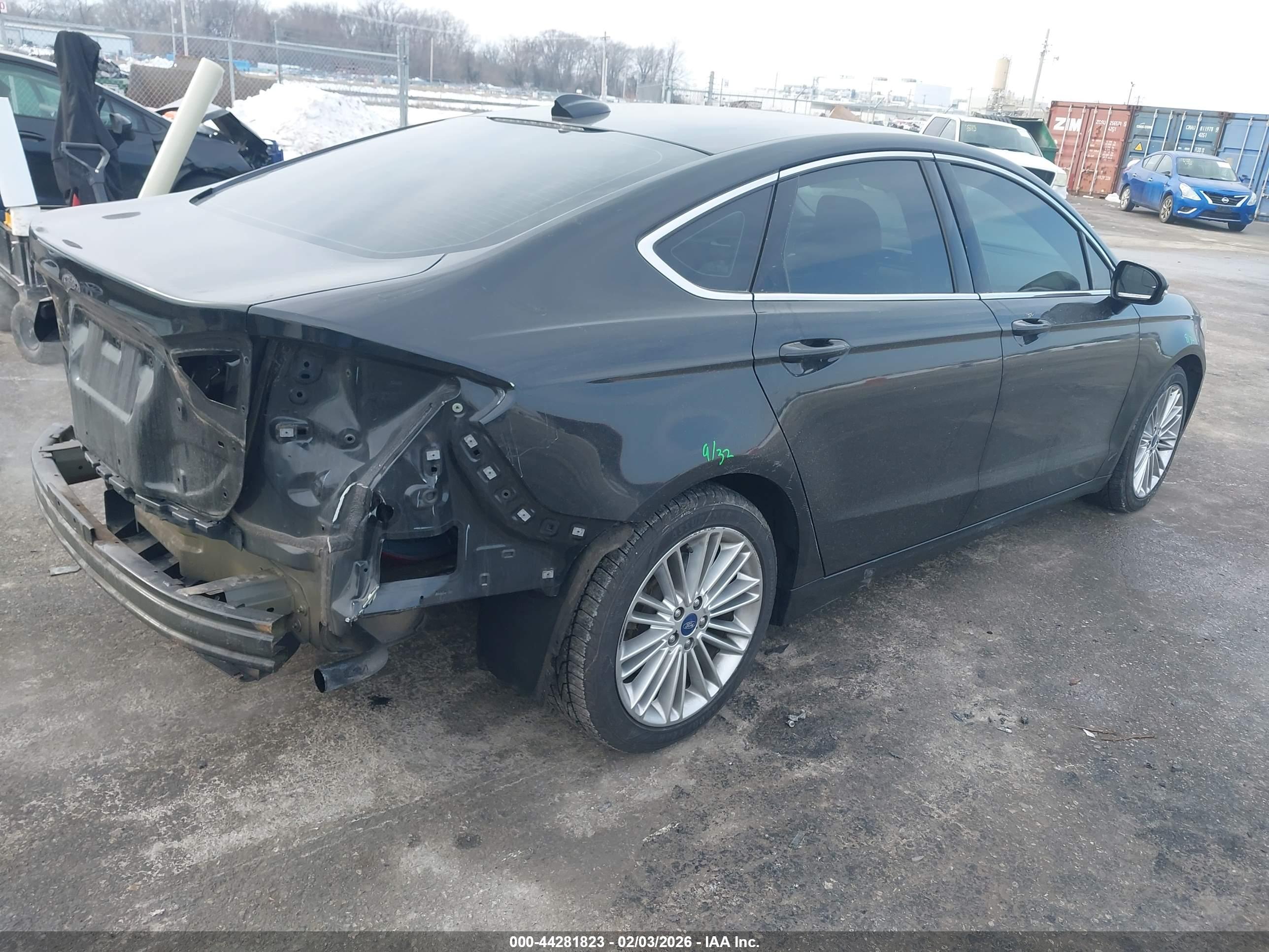 FORD FUSION image 4