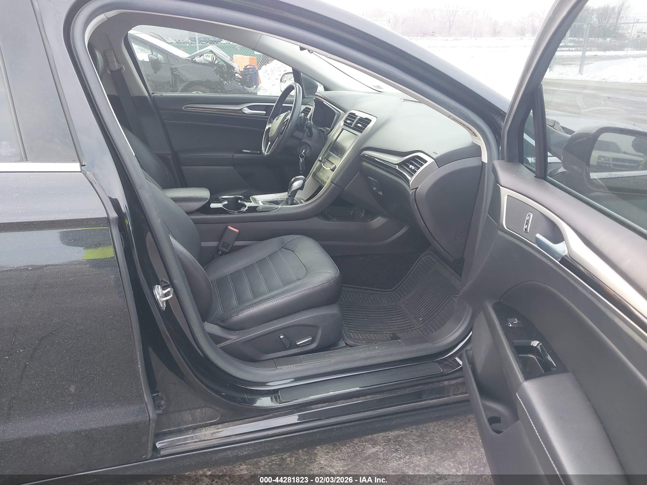 FORD FUSION image 5