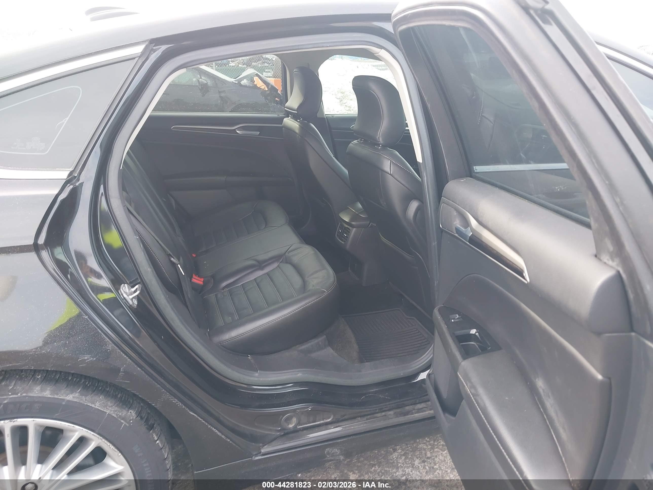 FORD FUSION image 8