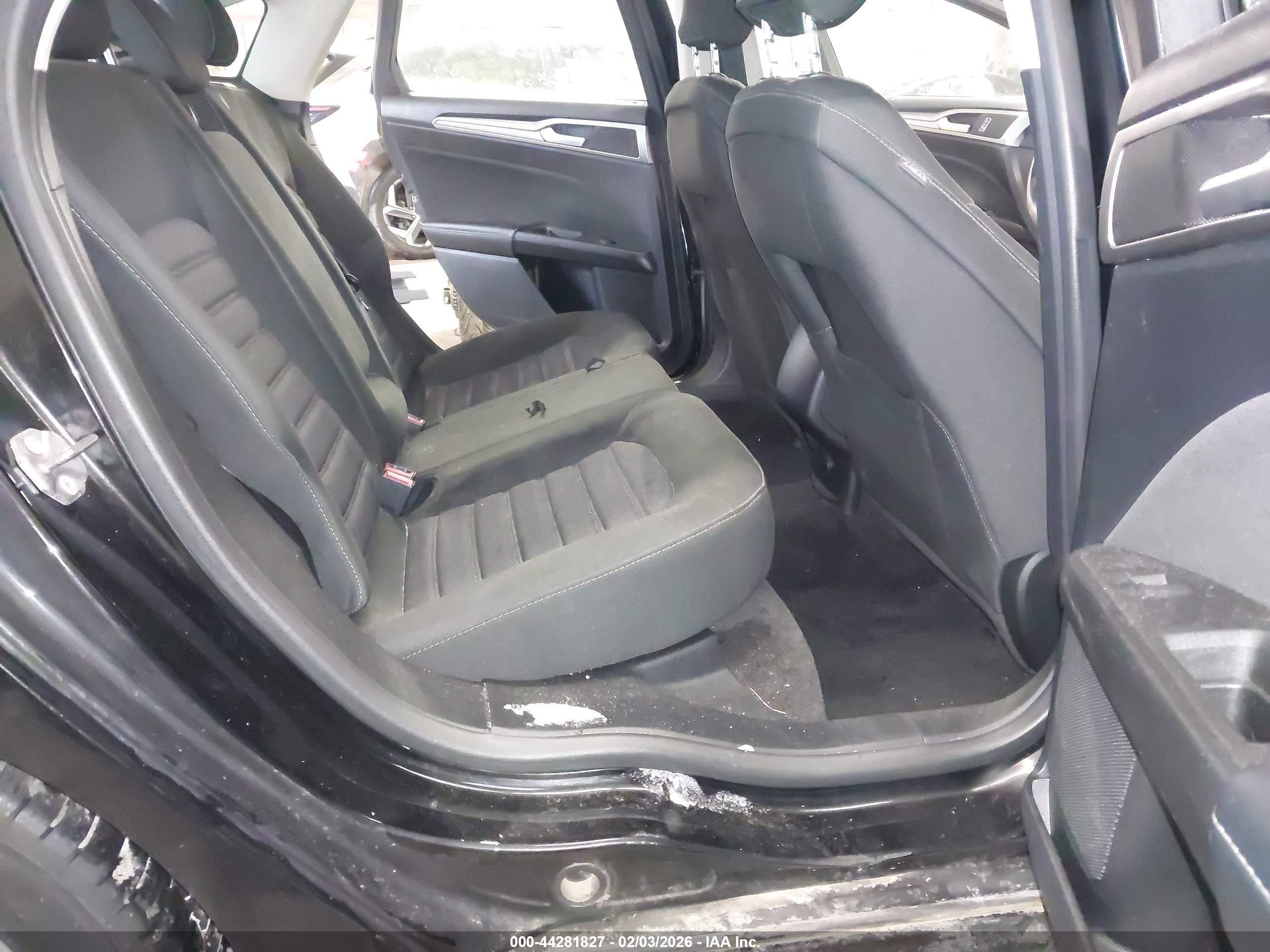 FORD FUSION image 8