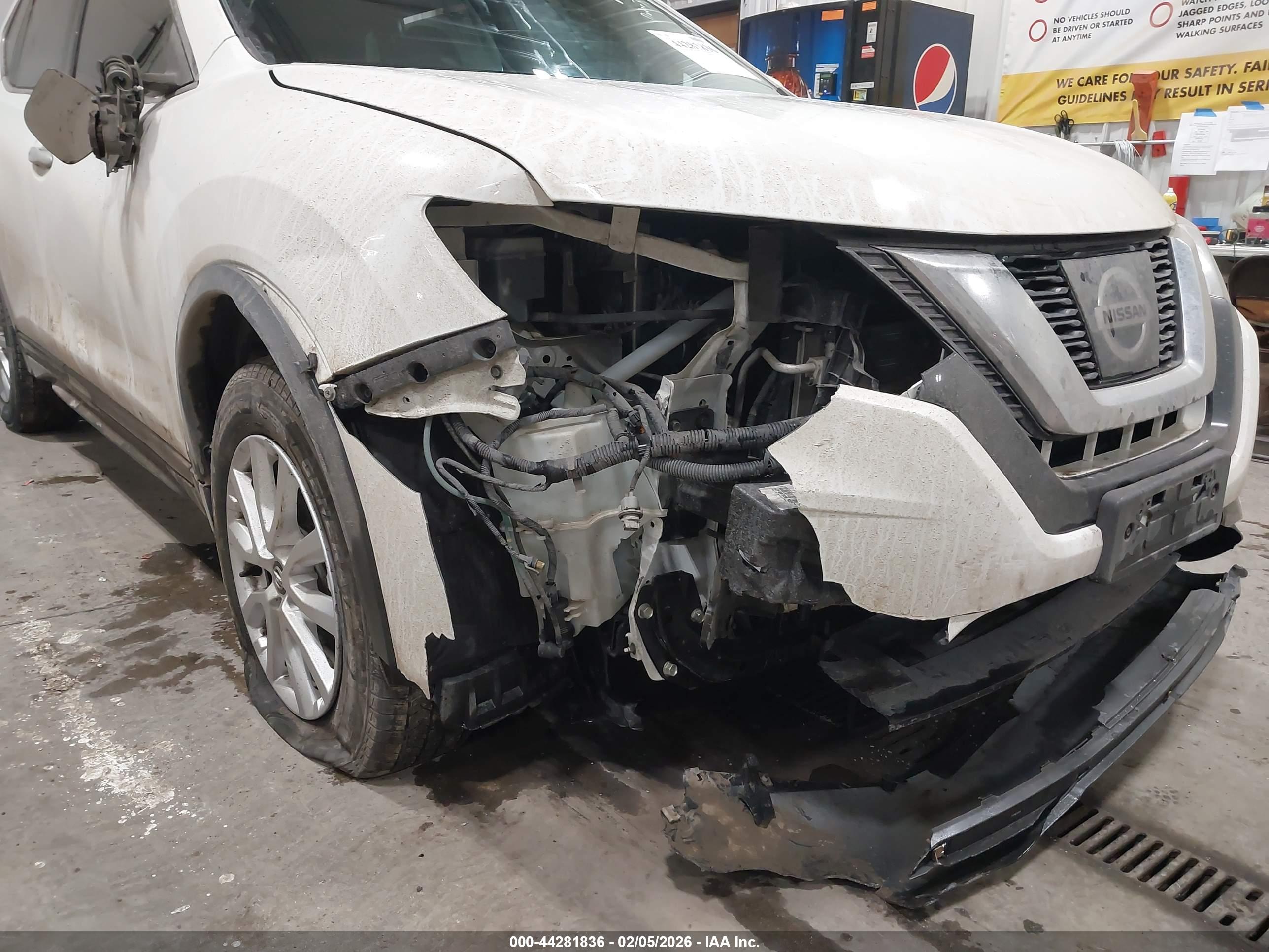 NISSAN ROGUE image 6