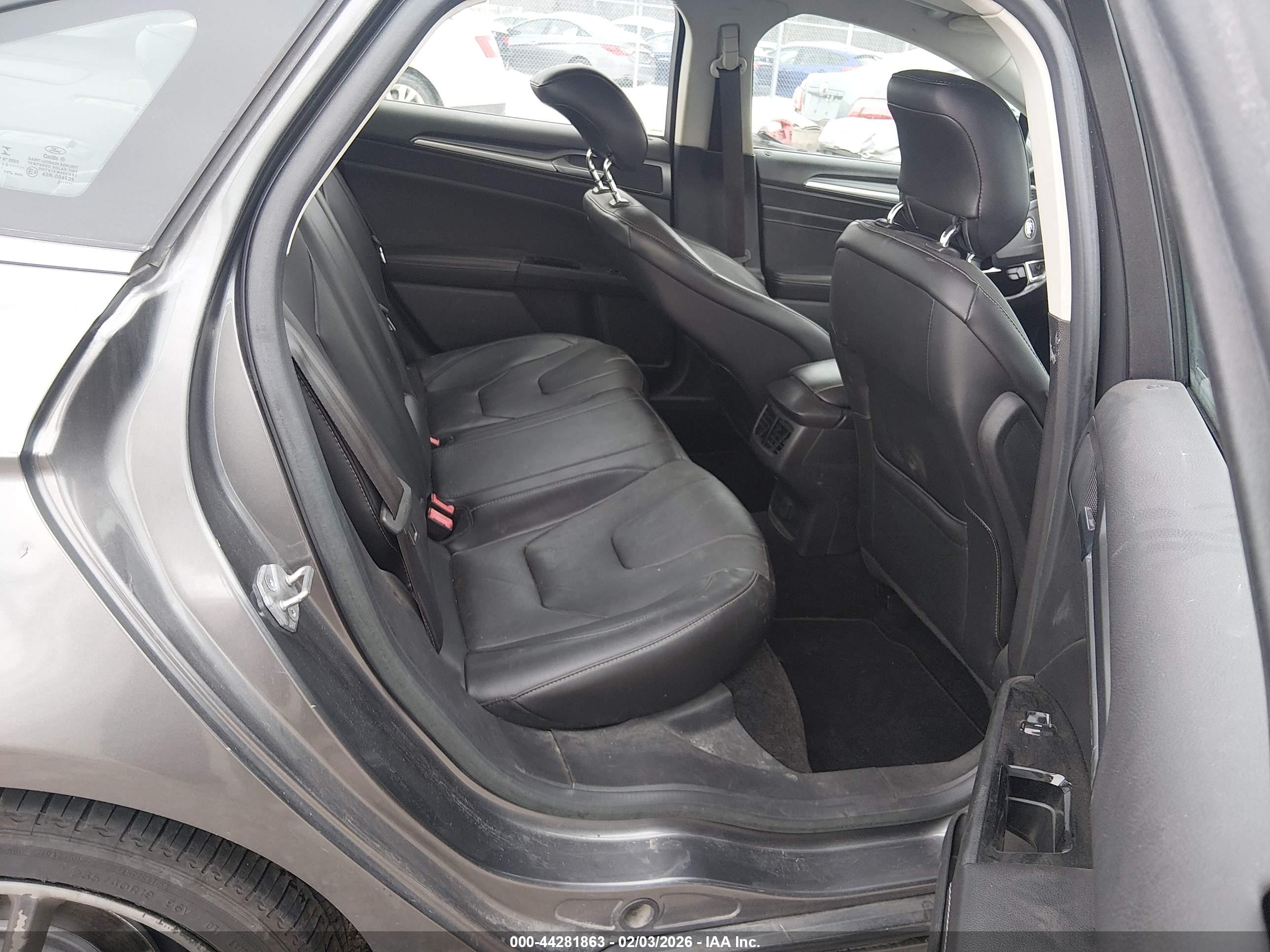 FORD FUSION image 8