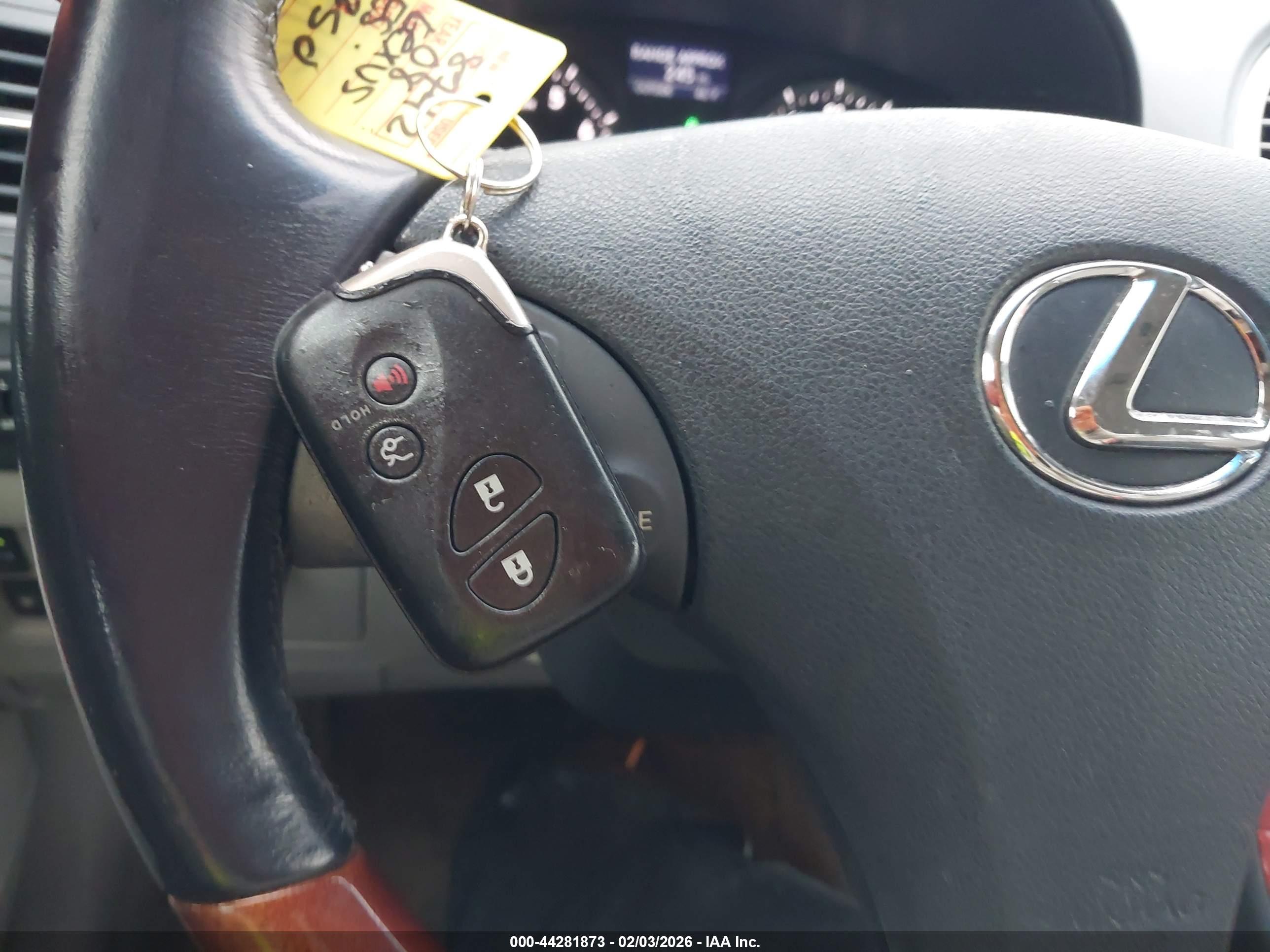 LEXUS ES image 11