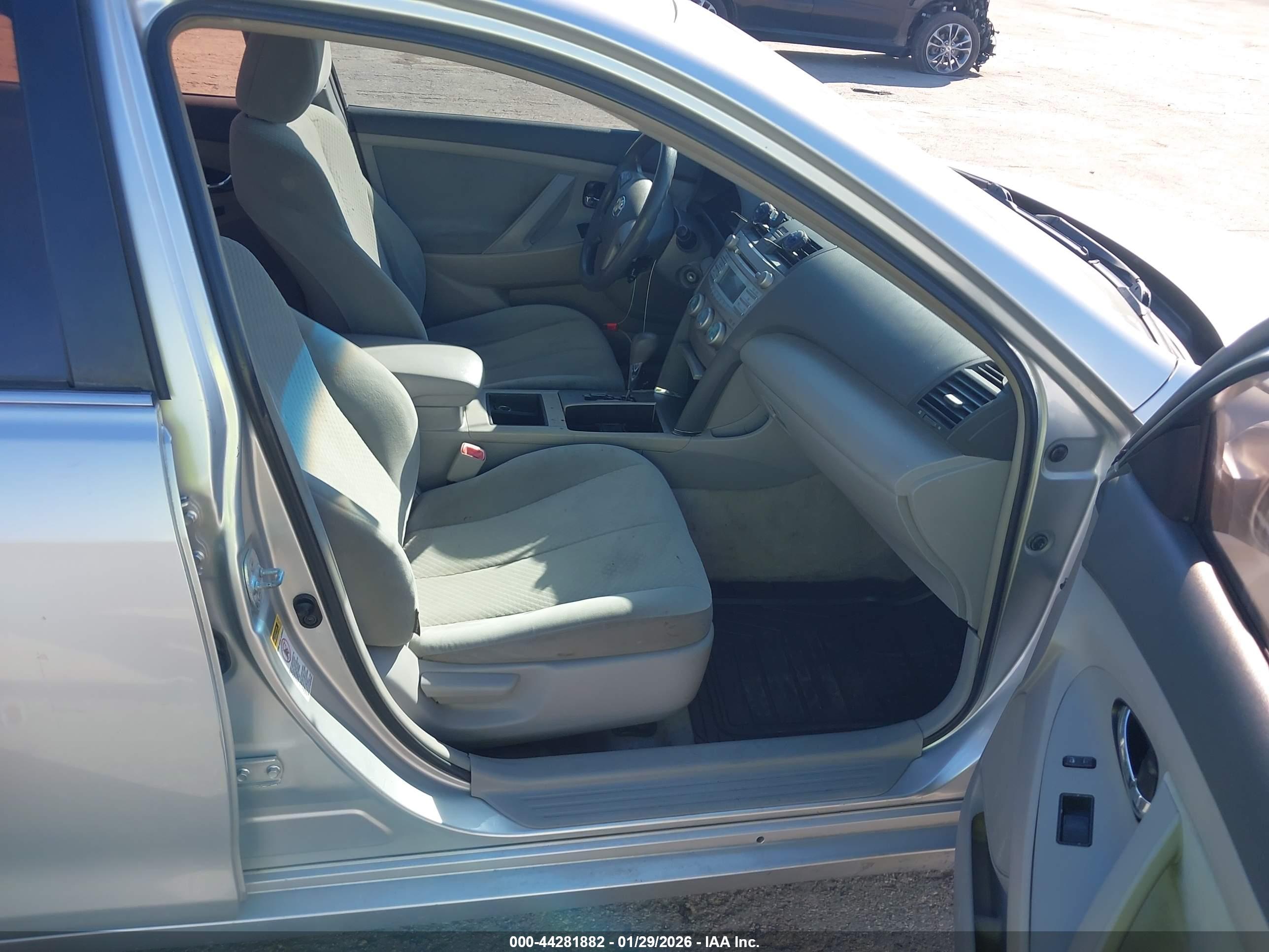 TOYOTA CAMRY image 5
