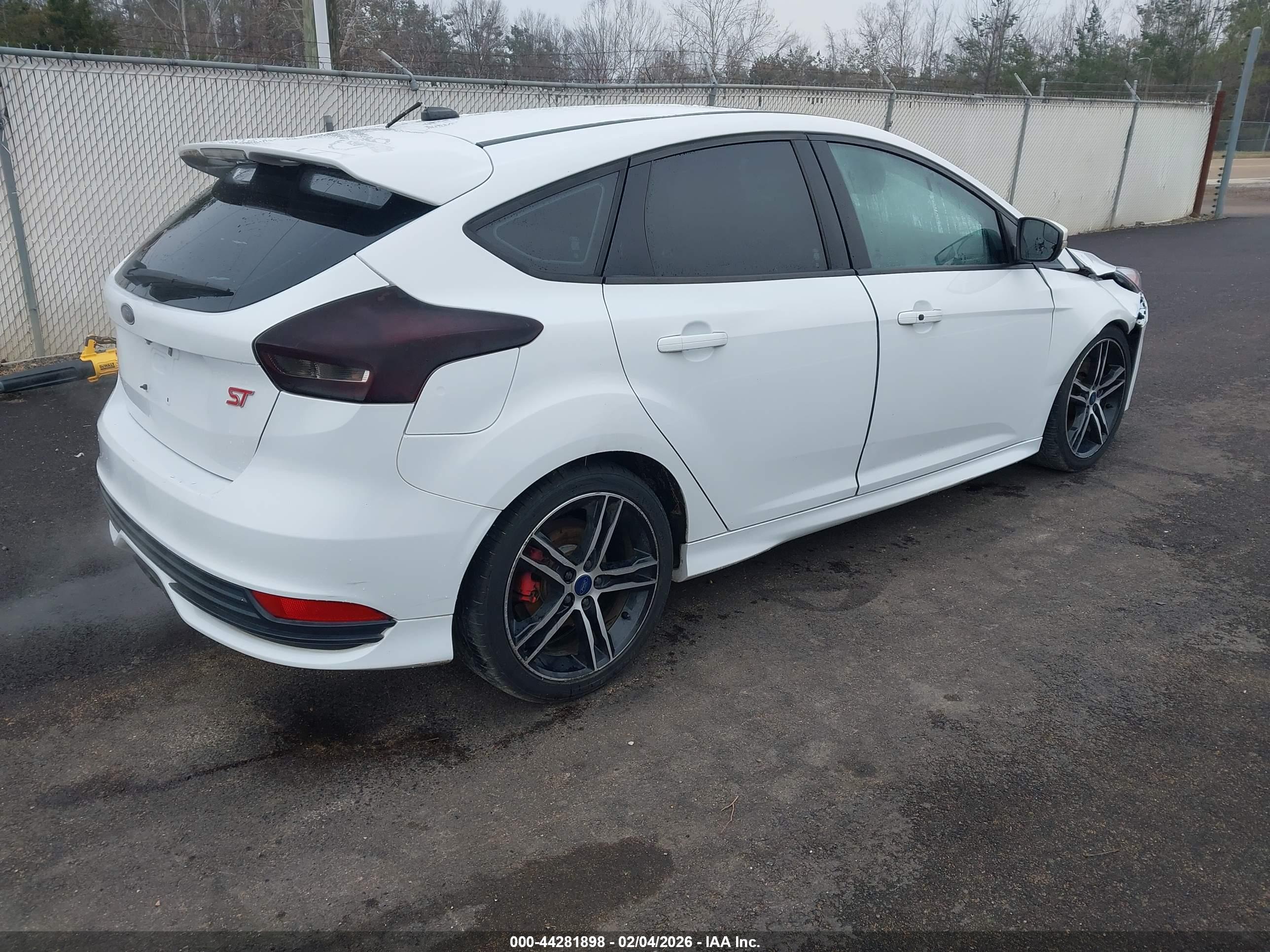 FORD FOCUS image 4