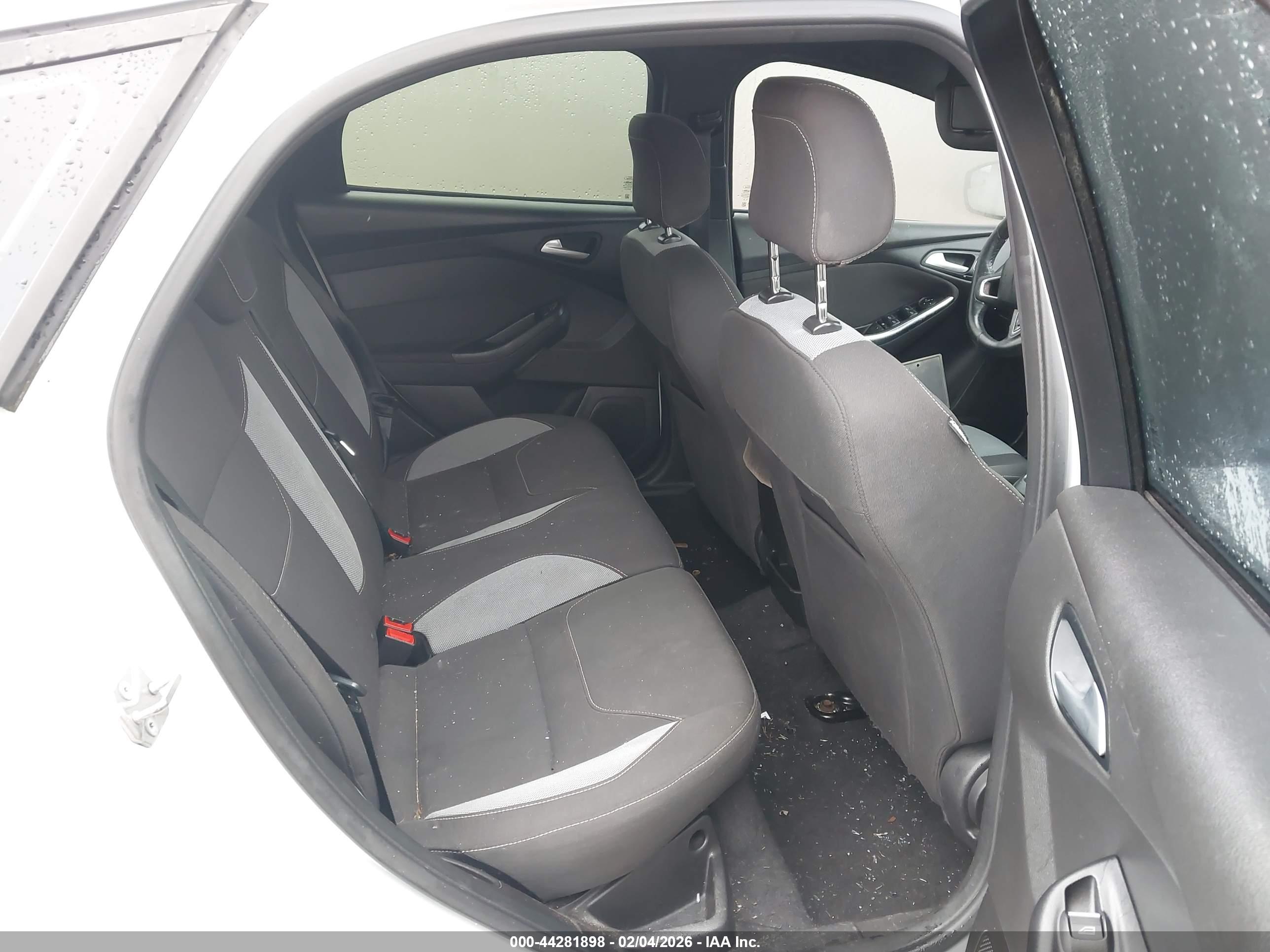 FORD FOCUS image 8