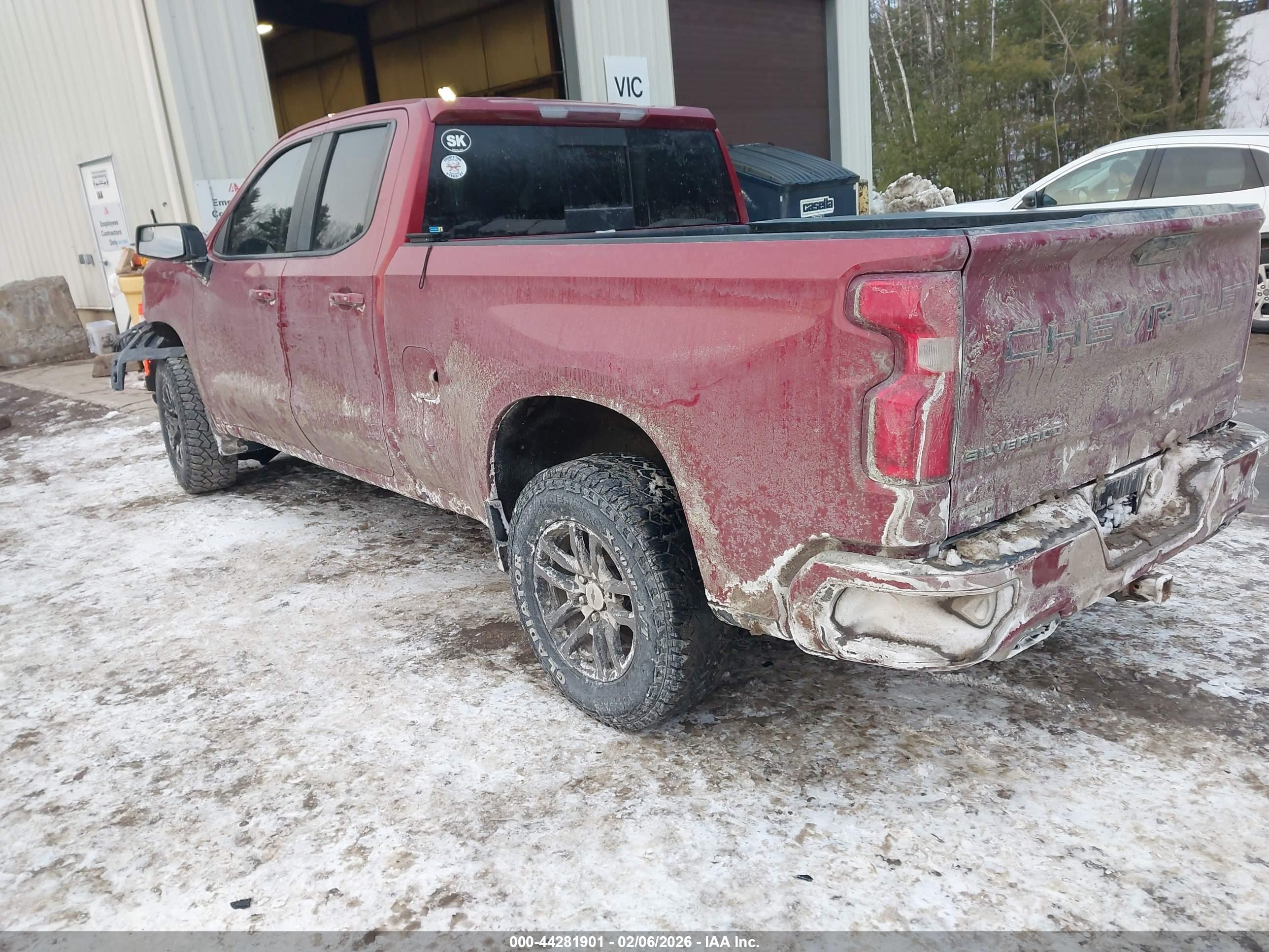 CHEVROLET SILVERADO image 3