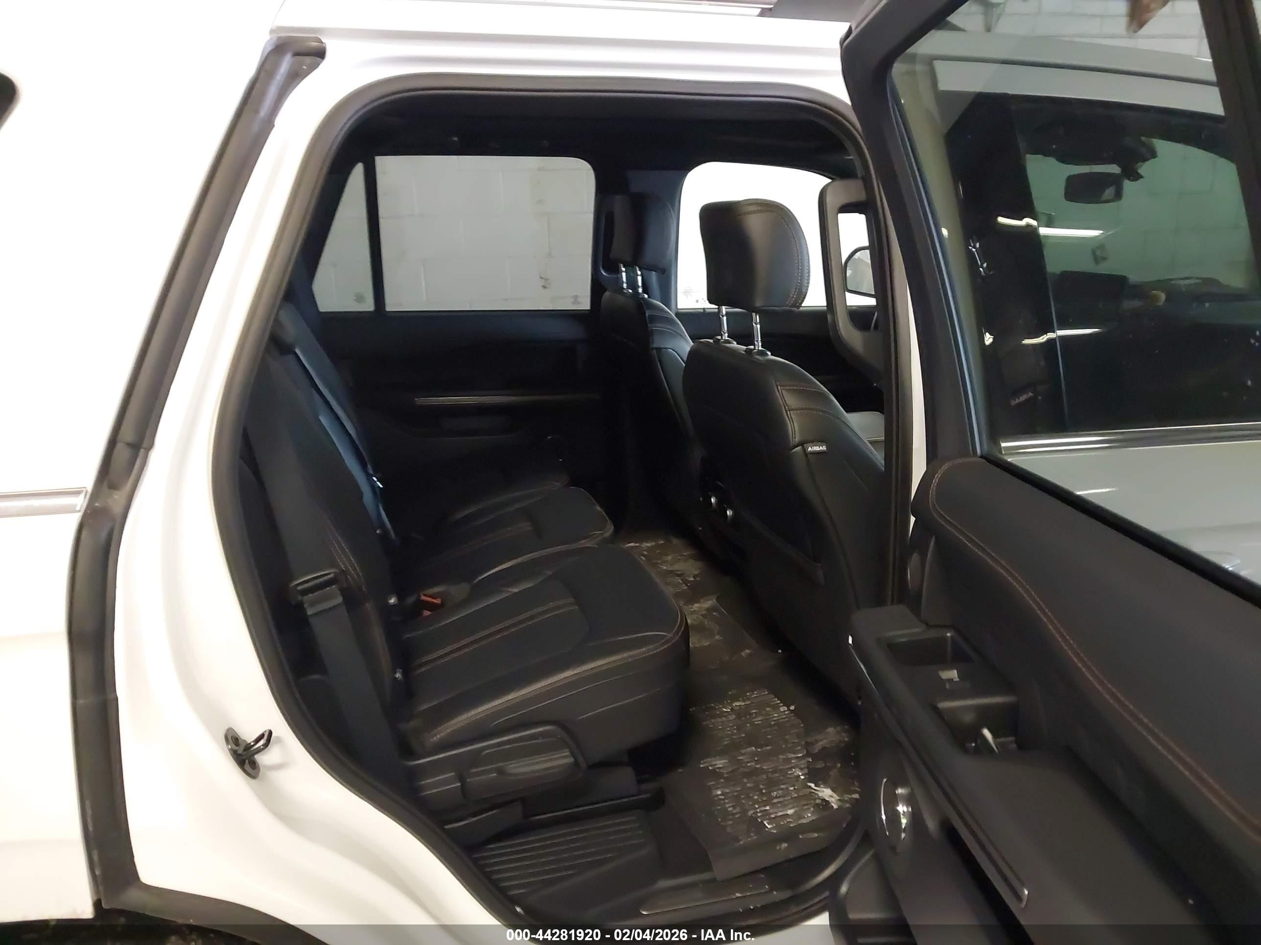 FORD EXPEDITION image 8