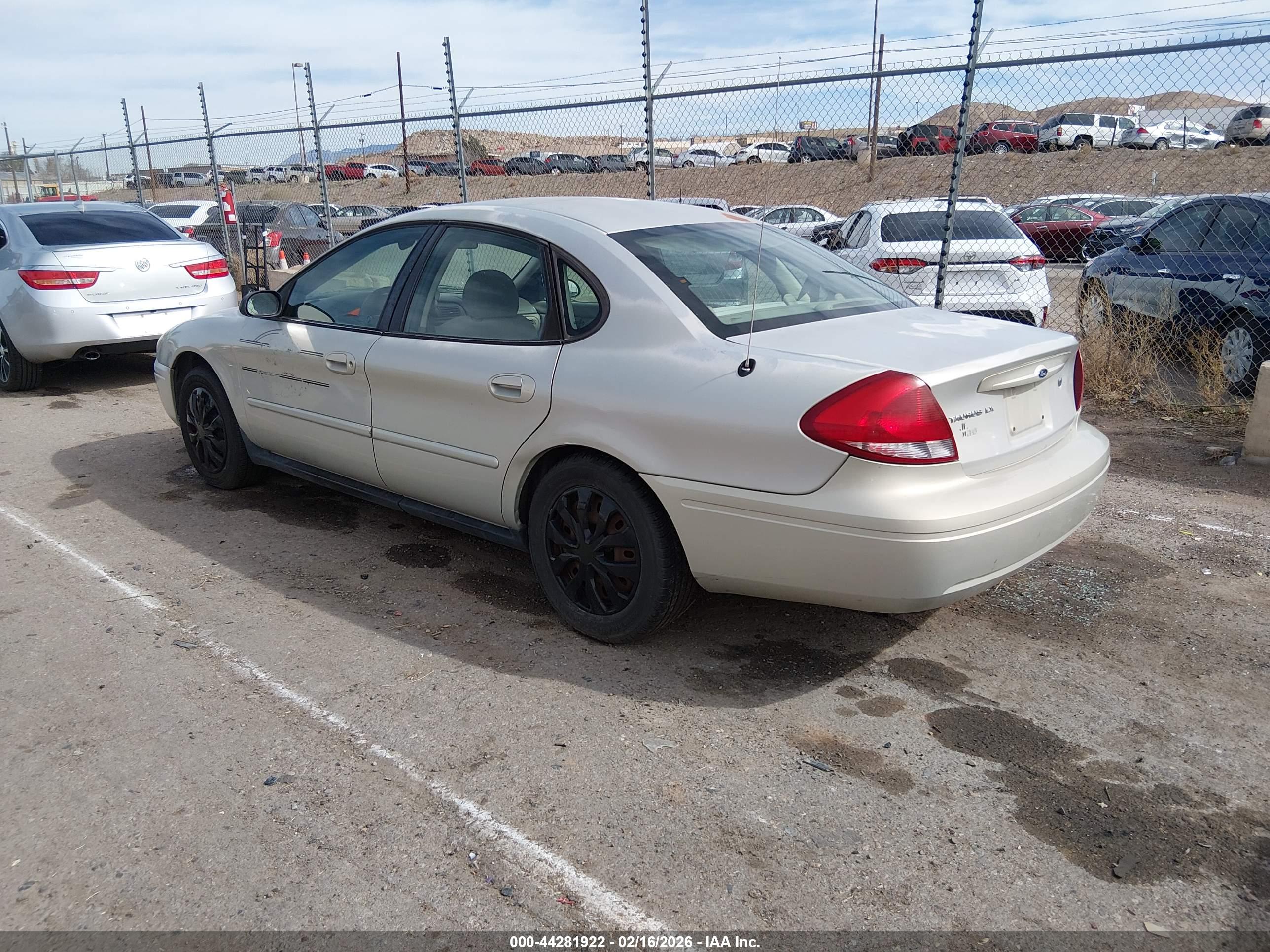 FORD TAURUS image 3