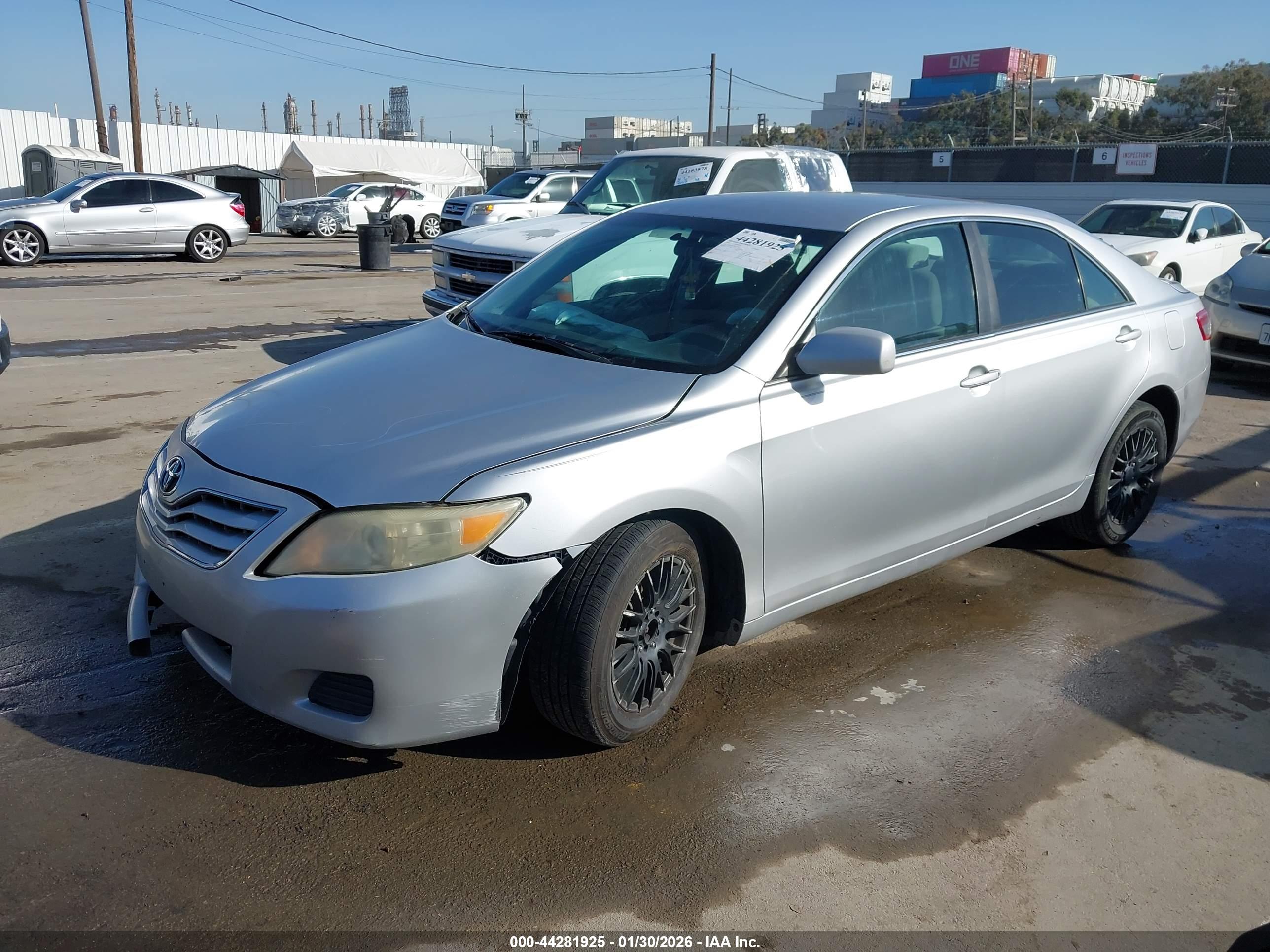 TOYOTA CAMRY image 2
