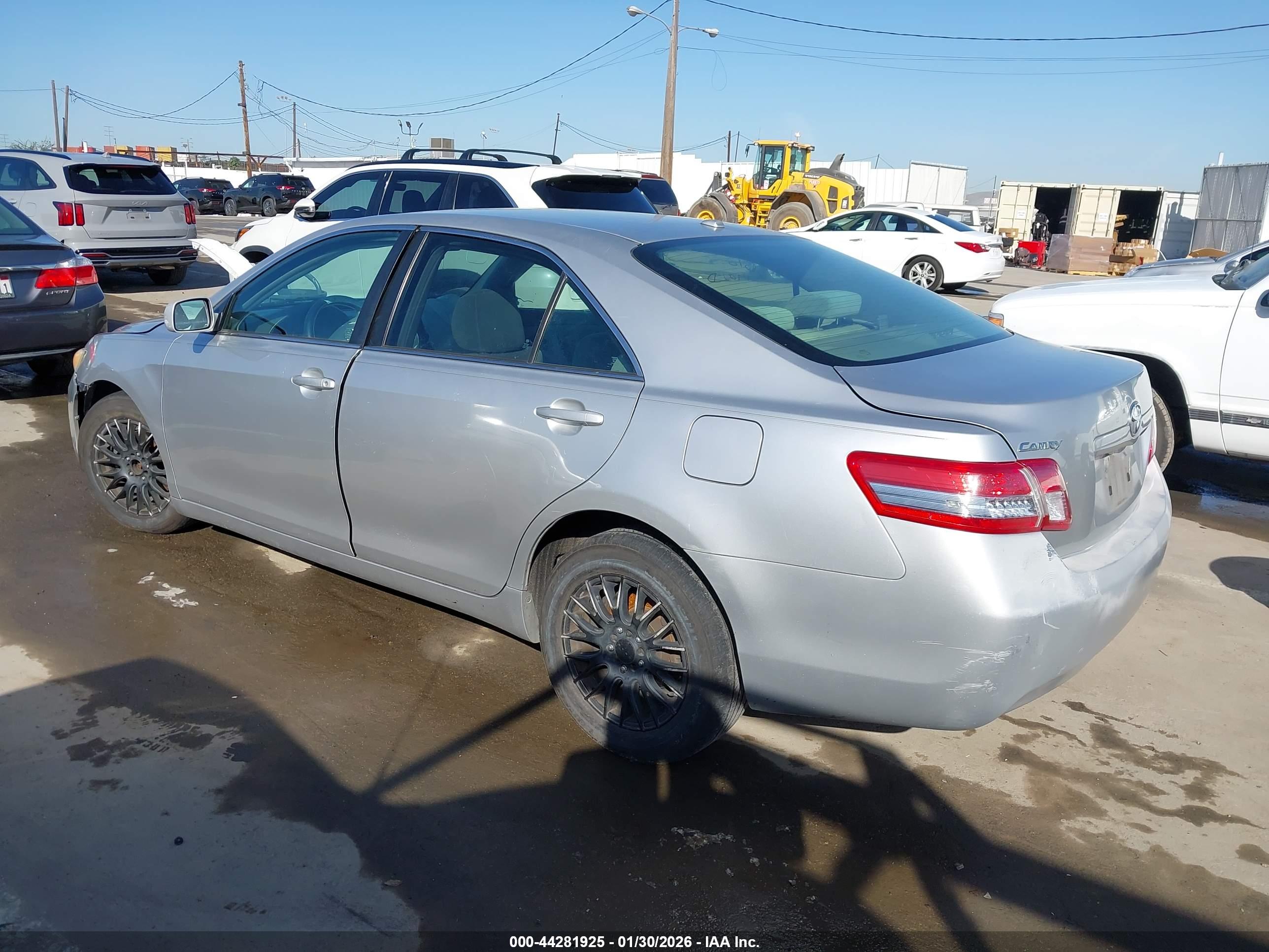 TOYOTA CAMRY image 3