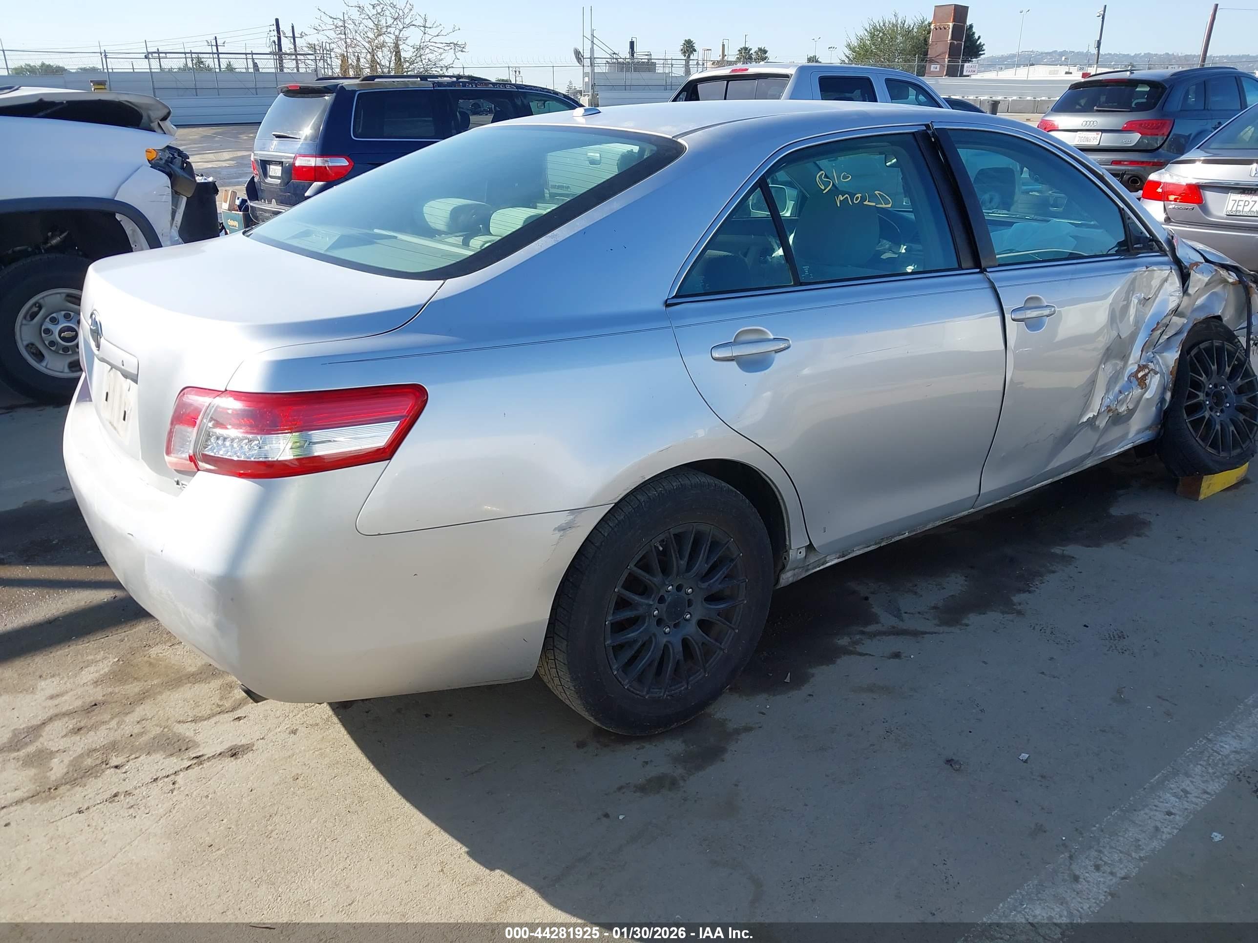 TOYOTA CAMRY image 4