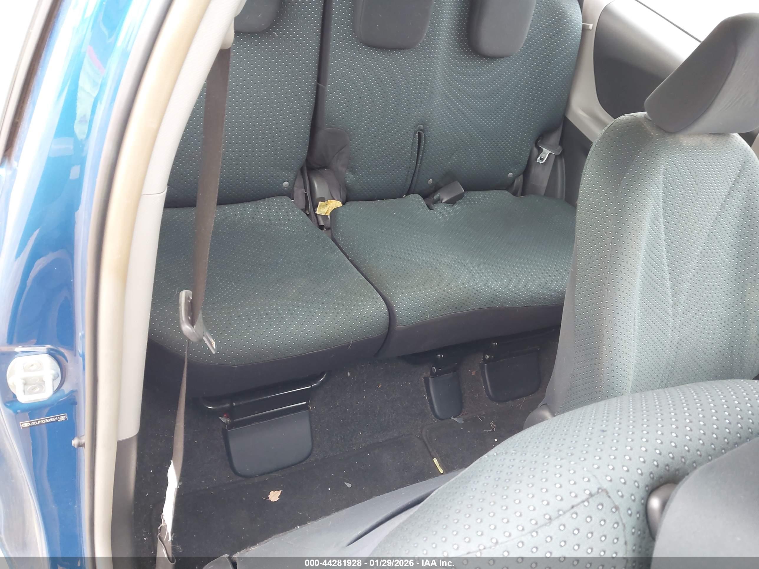 TOYOTA YARIS image 8
