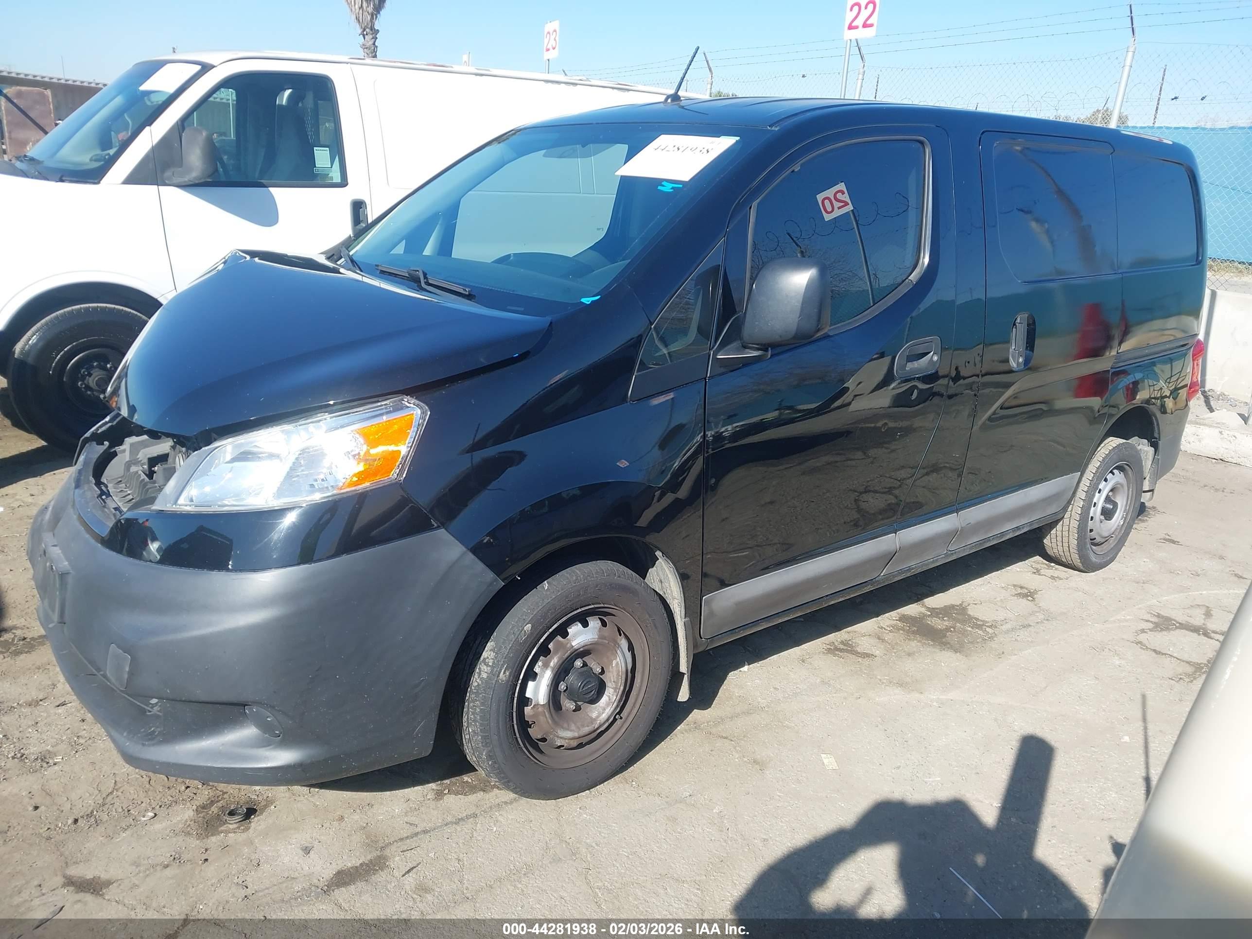 NISSAN NV200 image 2