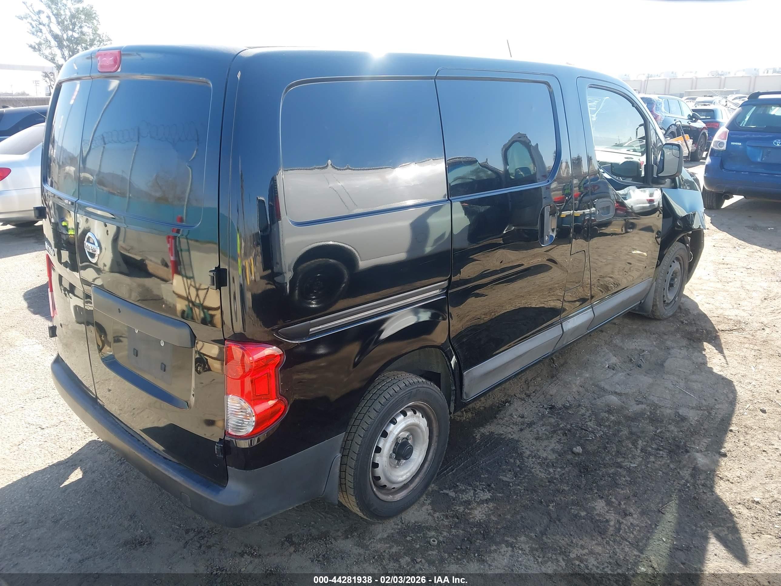 NISSAN NV200 image 4