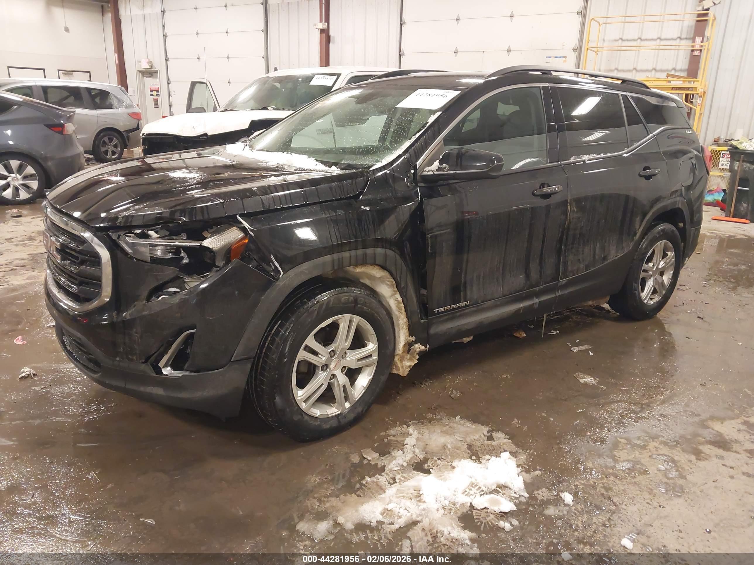 GMC TERRAIN image 2