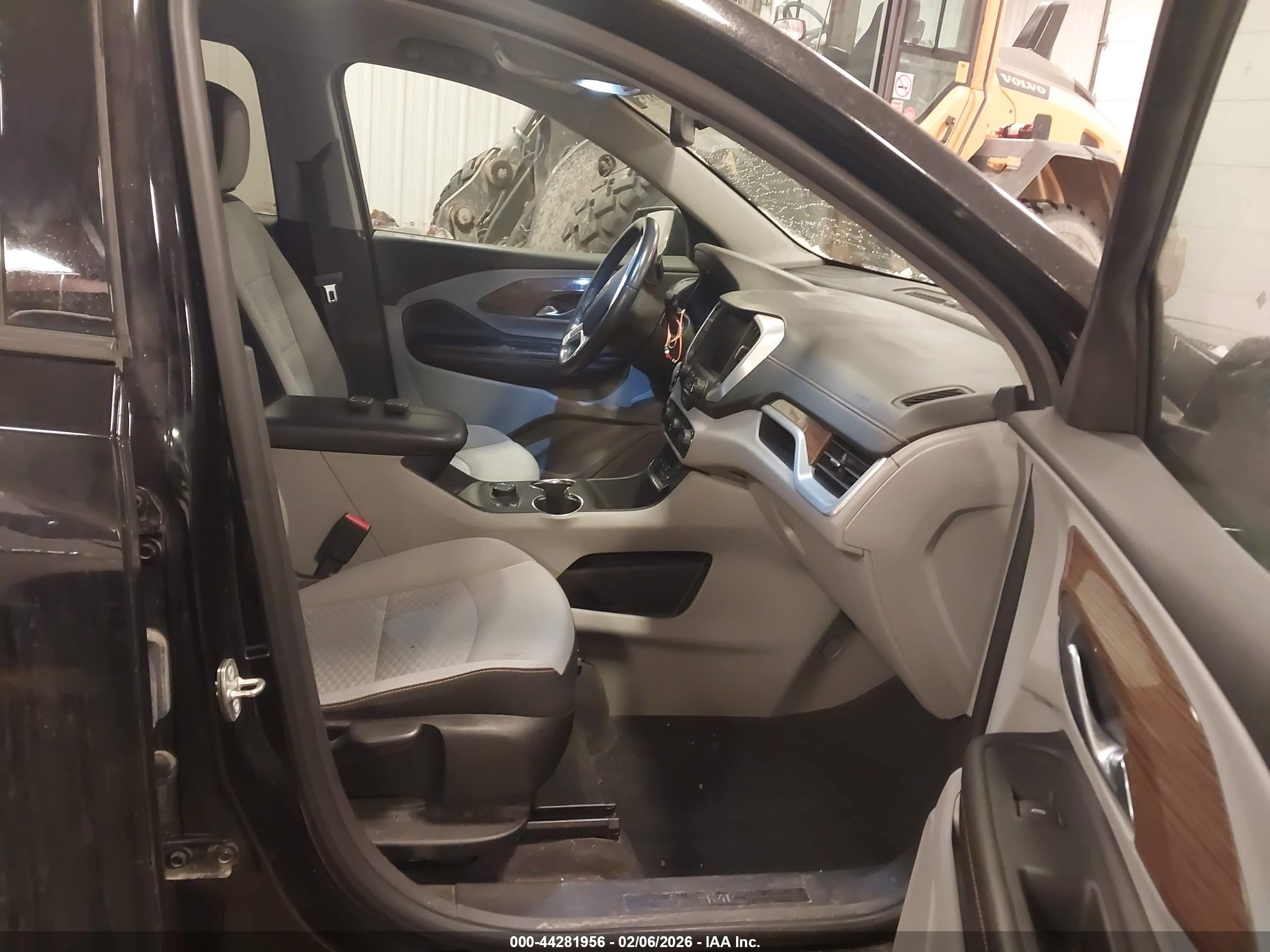 GMC TERRAIN image 5