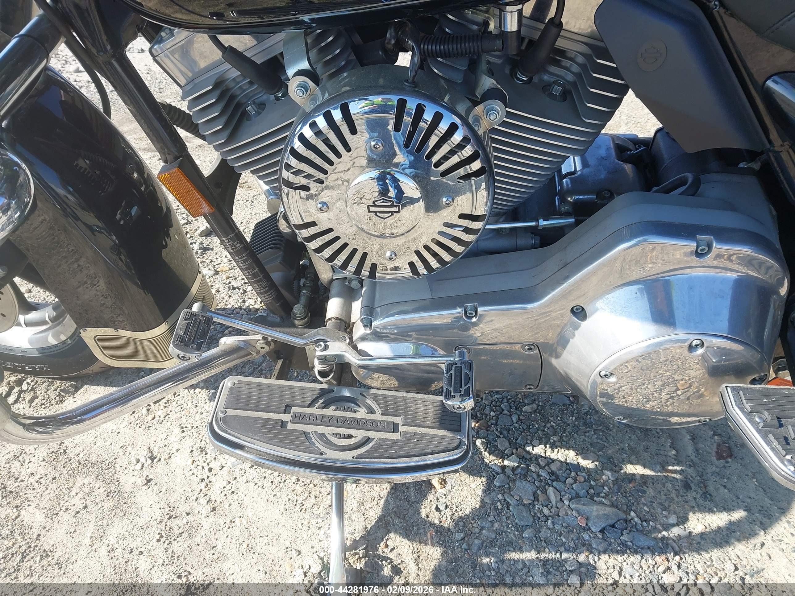 HARLEY-DAVIDSON FLHTI image 9