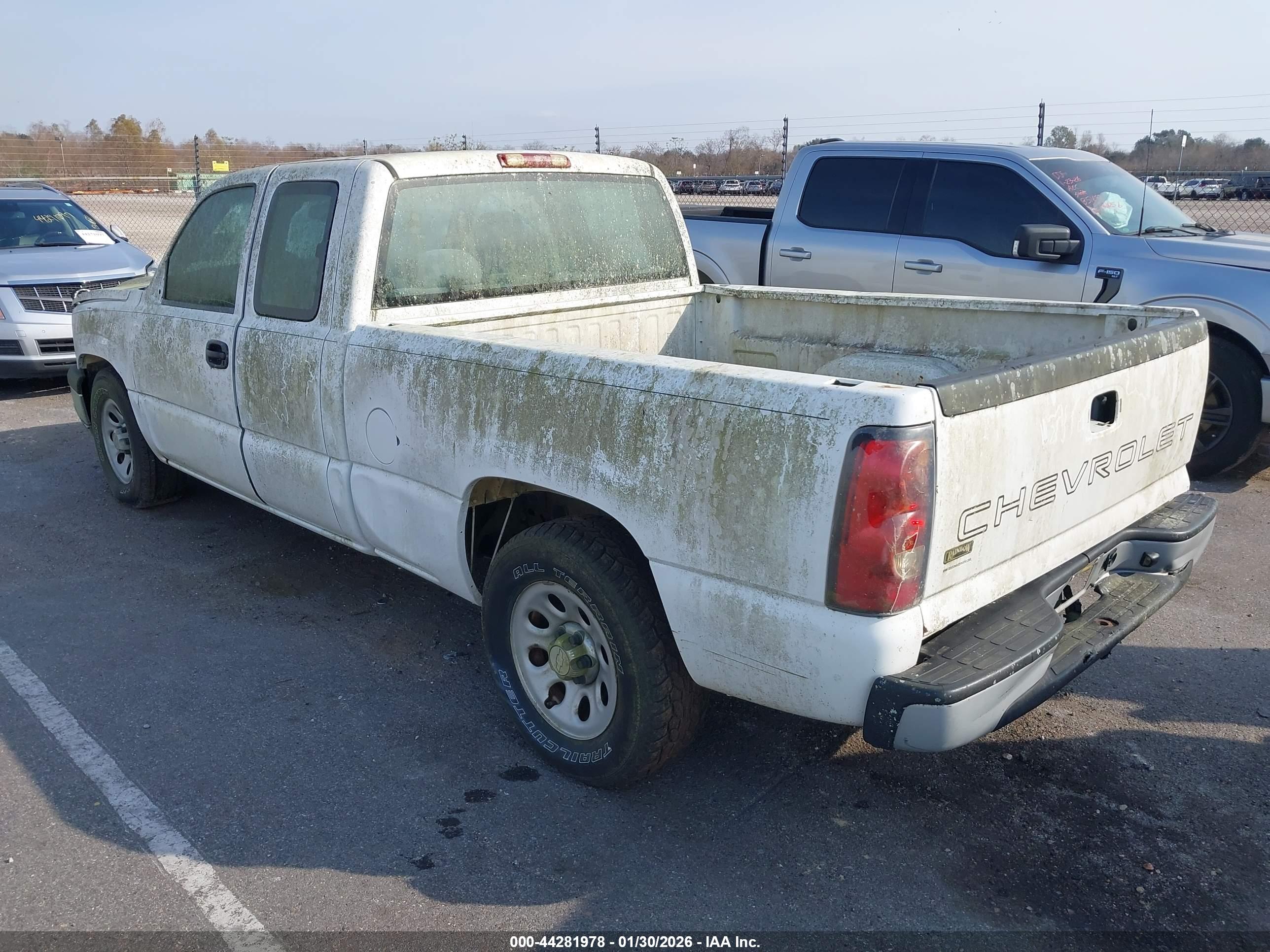 CHEVROLET SILVERADO image 3