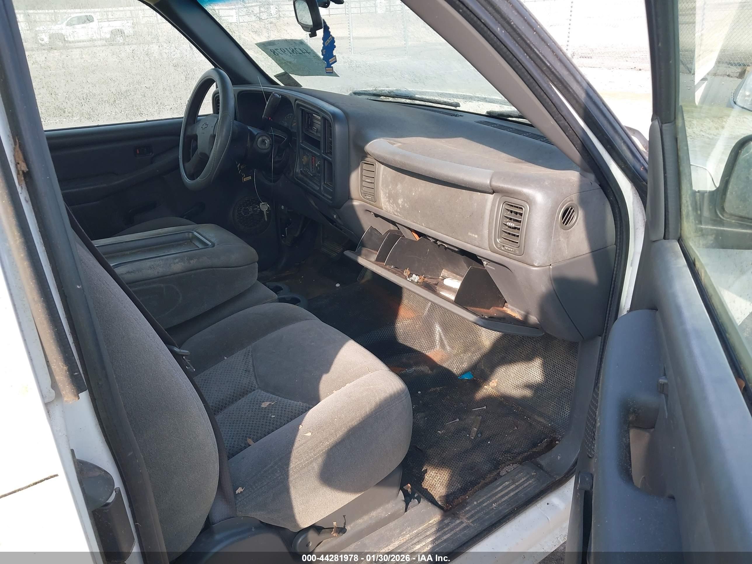 CHEVROLET SILVERADO image 5