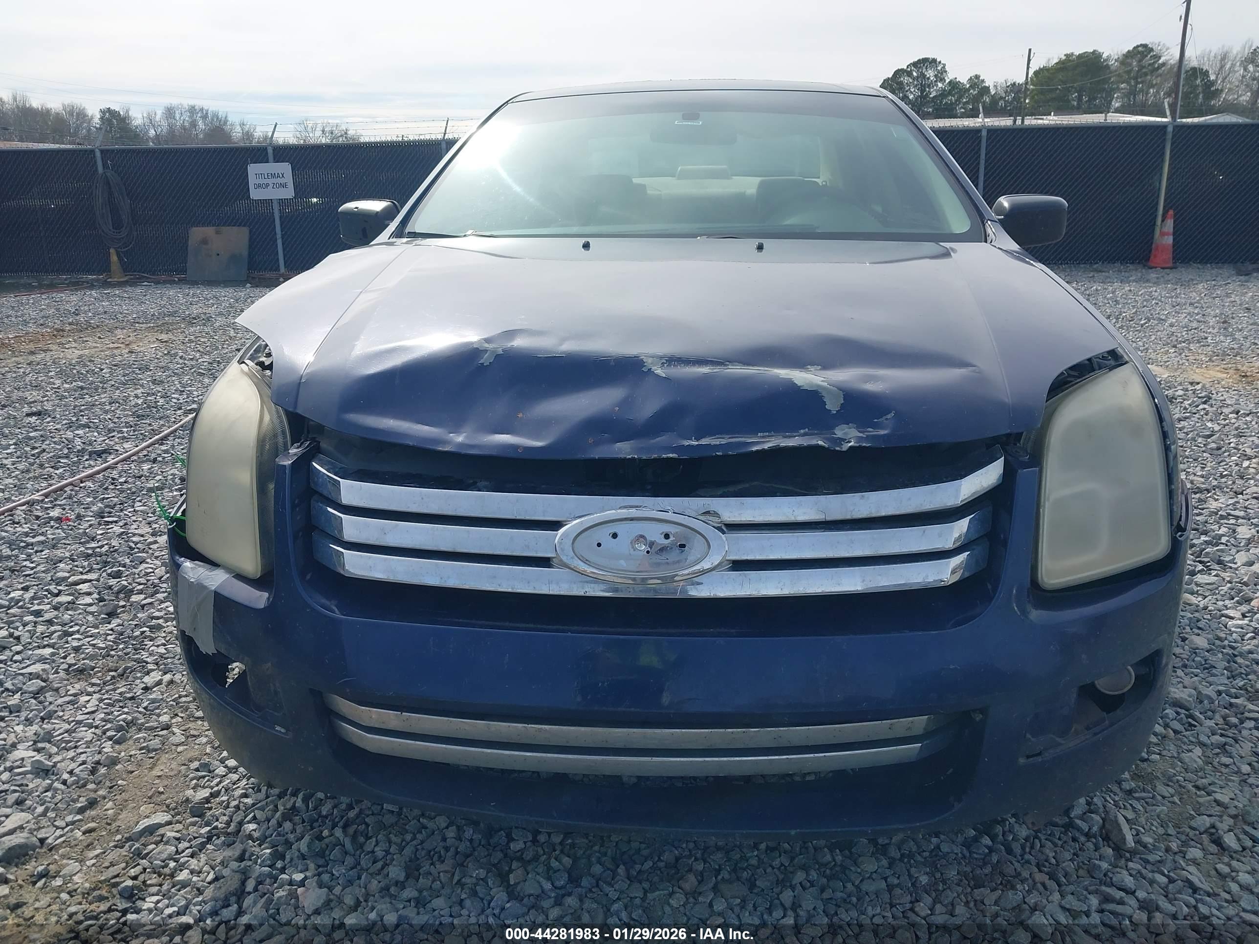 FORD FUSION image 6