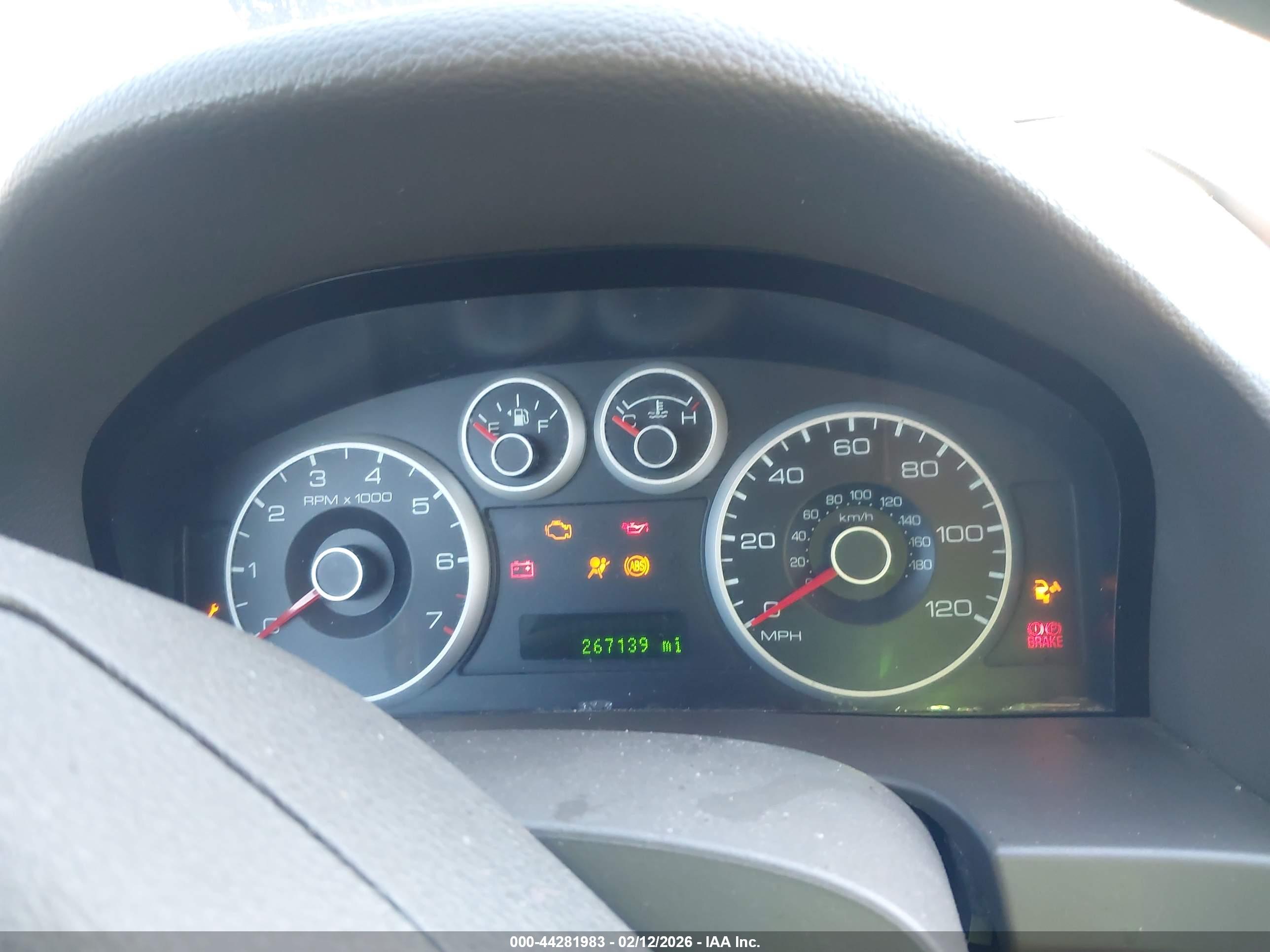 FORD FUSION image 7