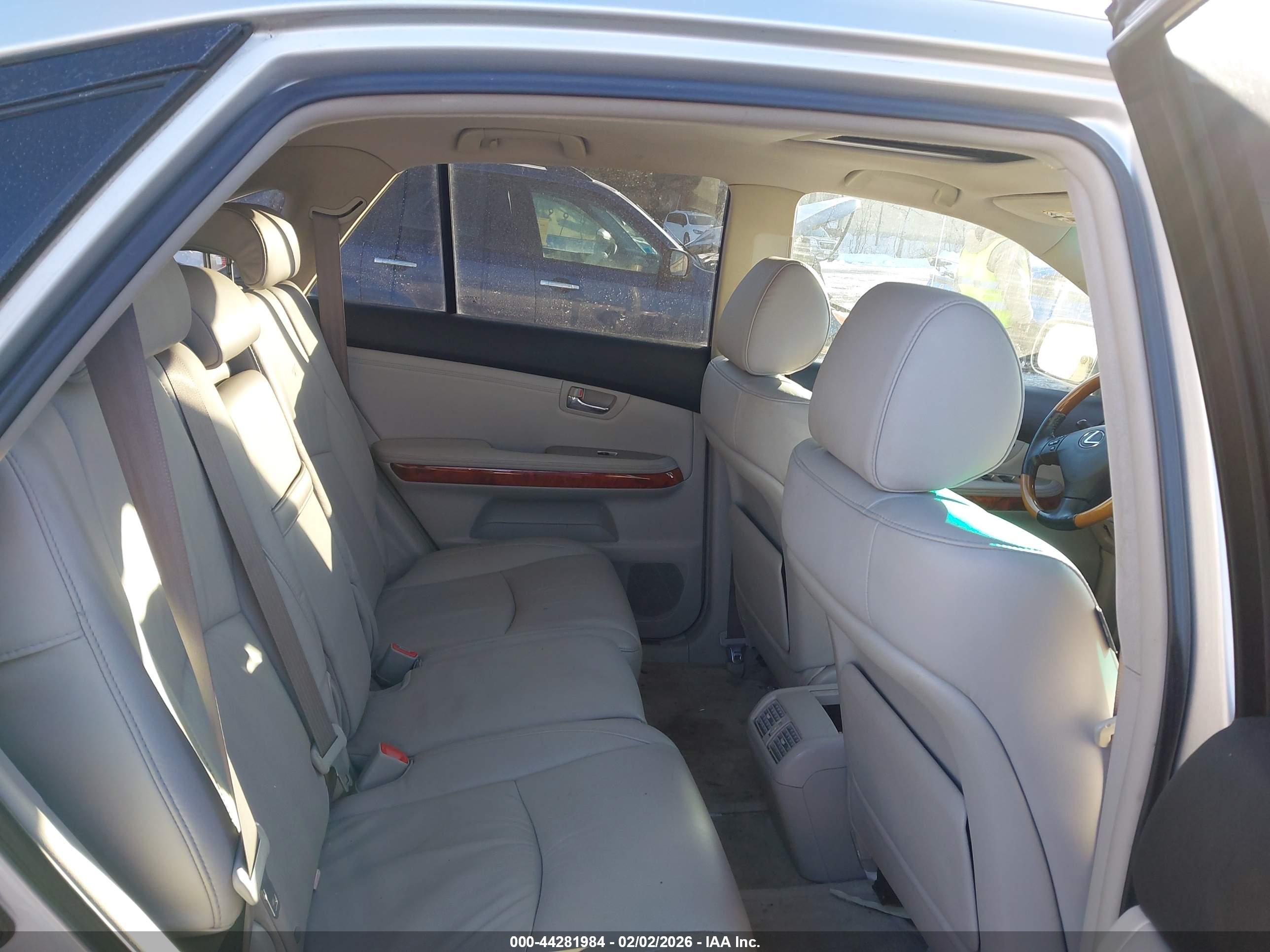 LEXUS RX image 8