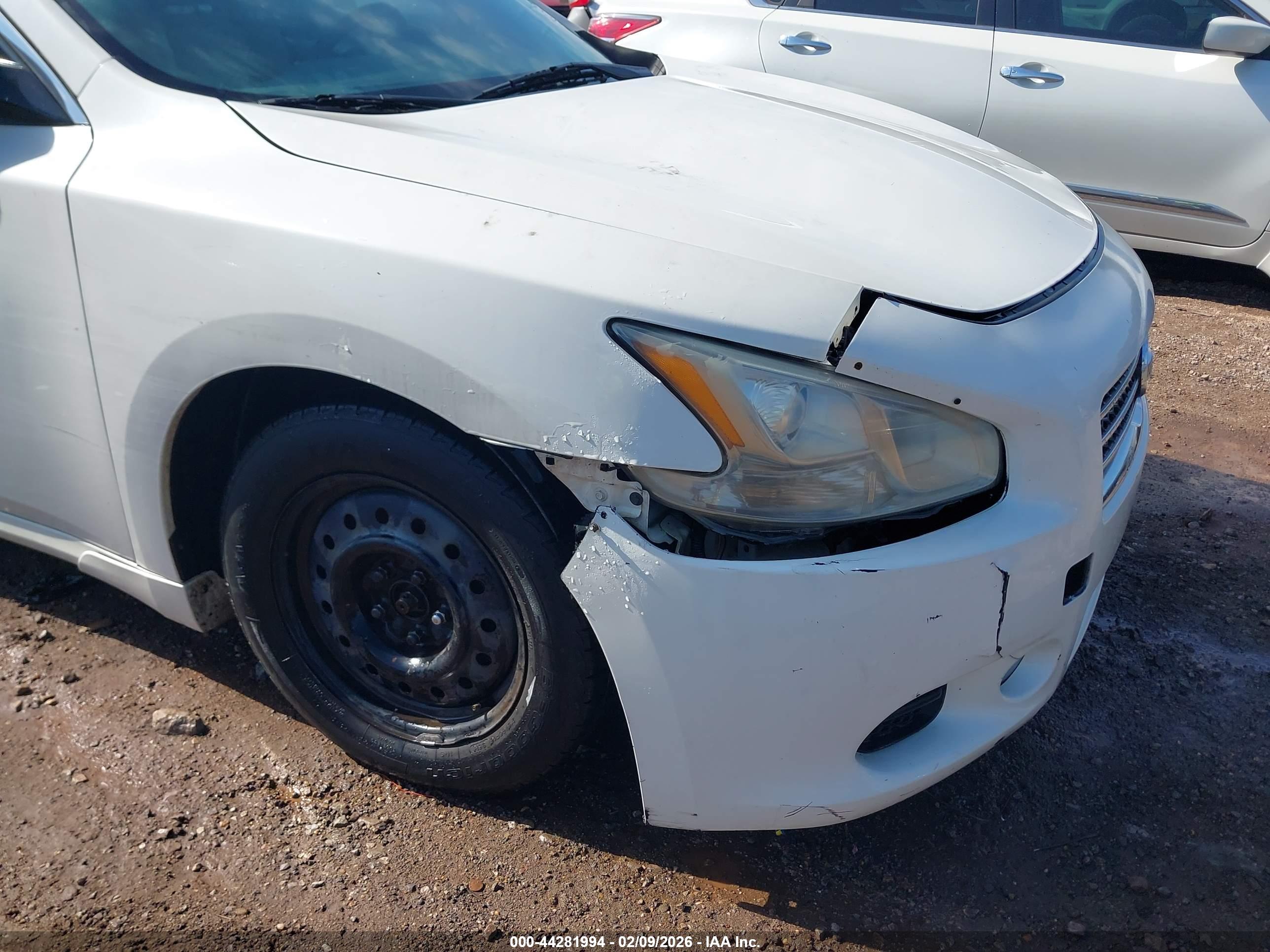 NISSAN MAXIMA image 6