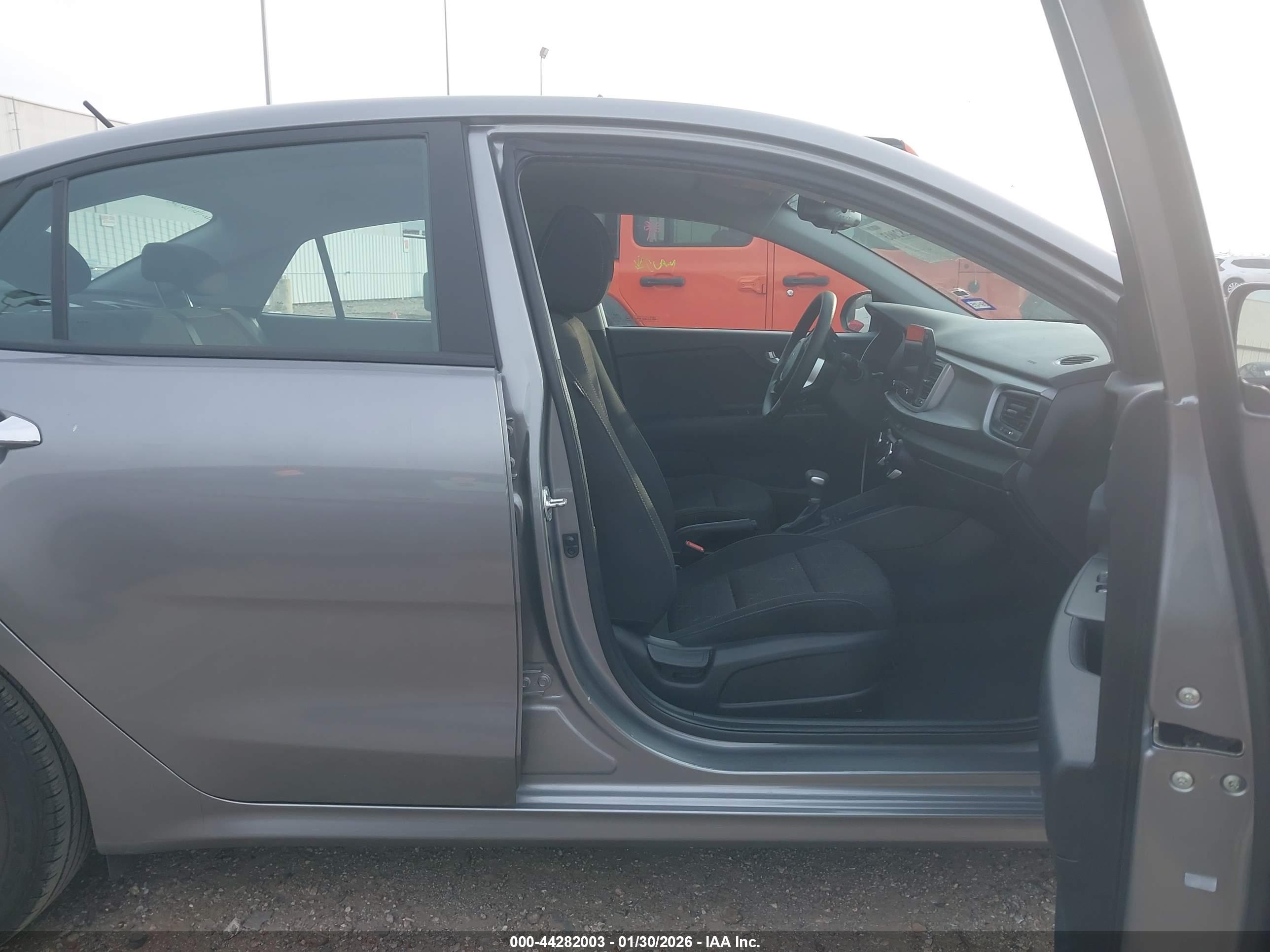 KIA RIO image 5