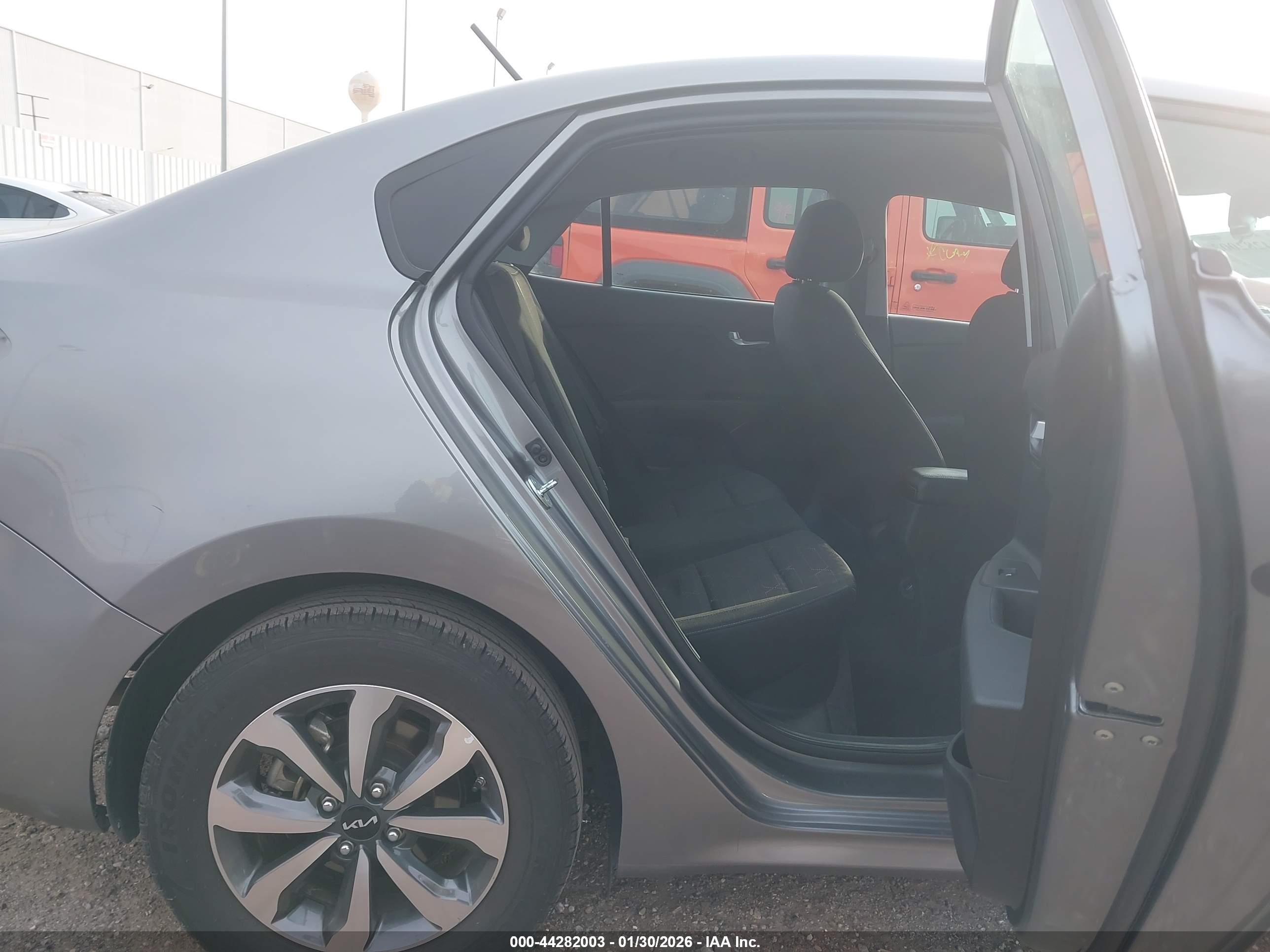 KIA RIO image 8