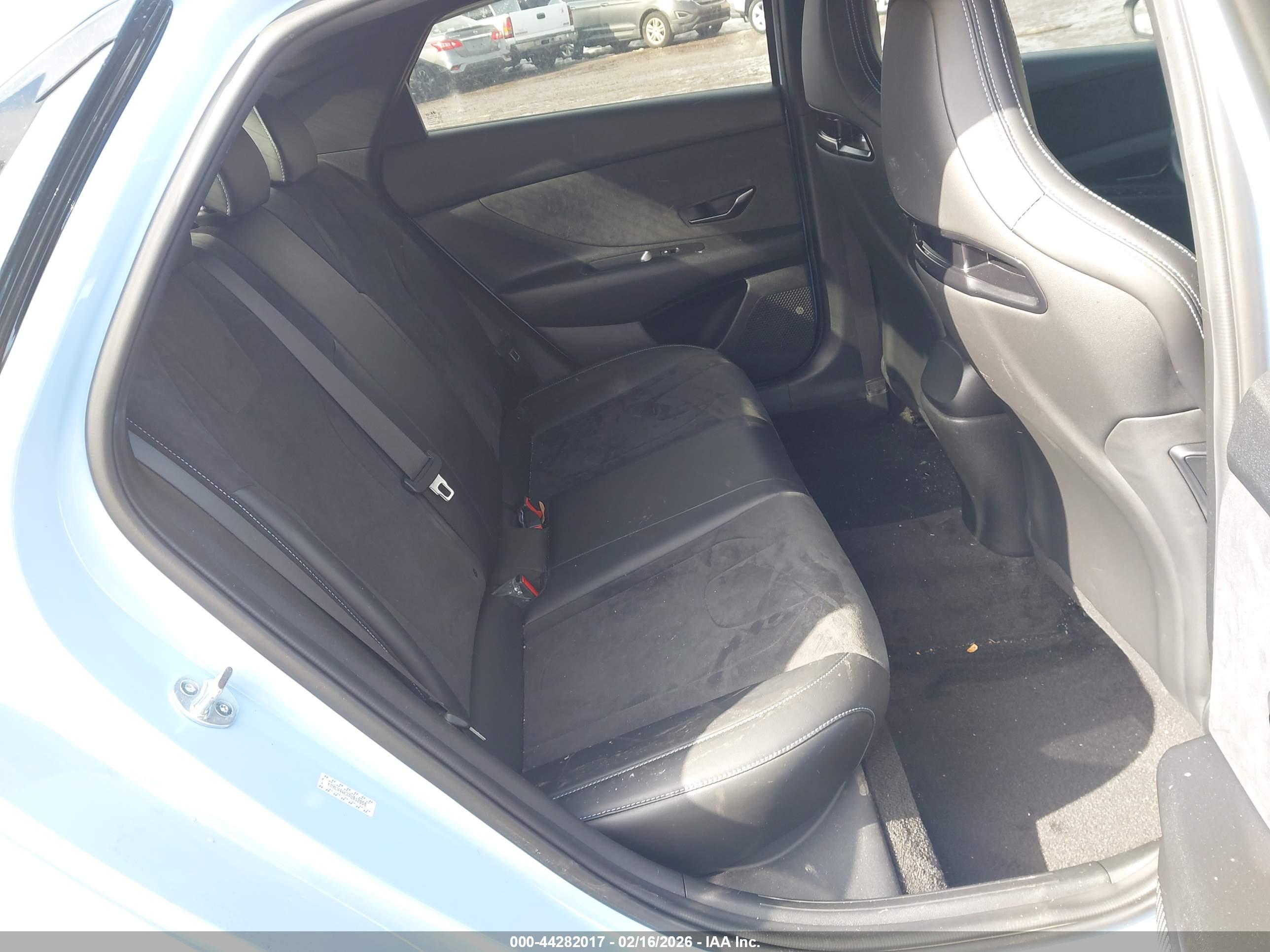 HYUNDAI ELANTRA image 8