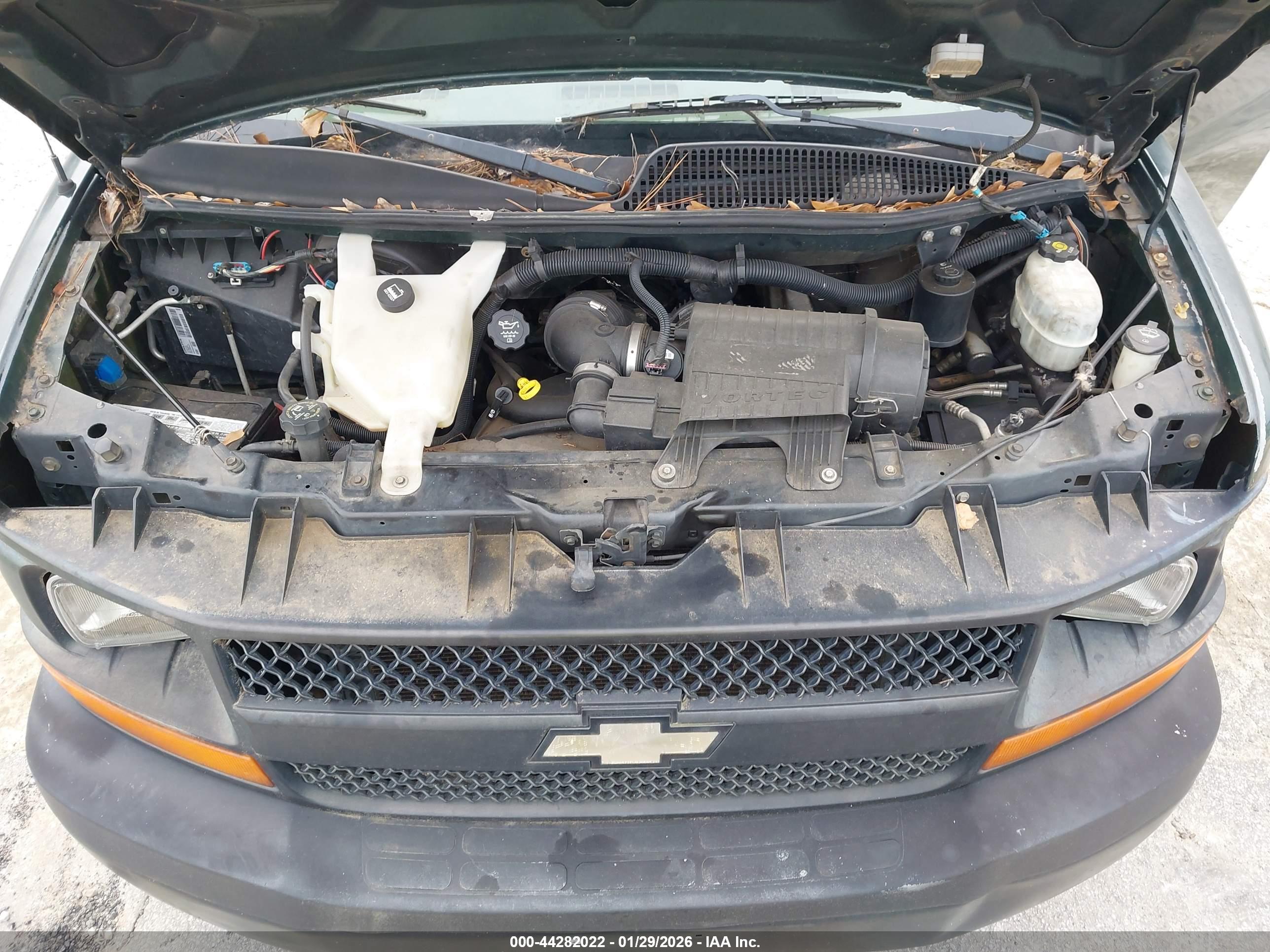 CHEVROLET EXPRESS image 10