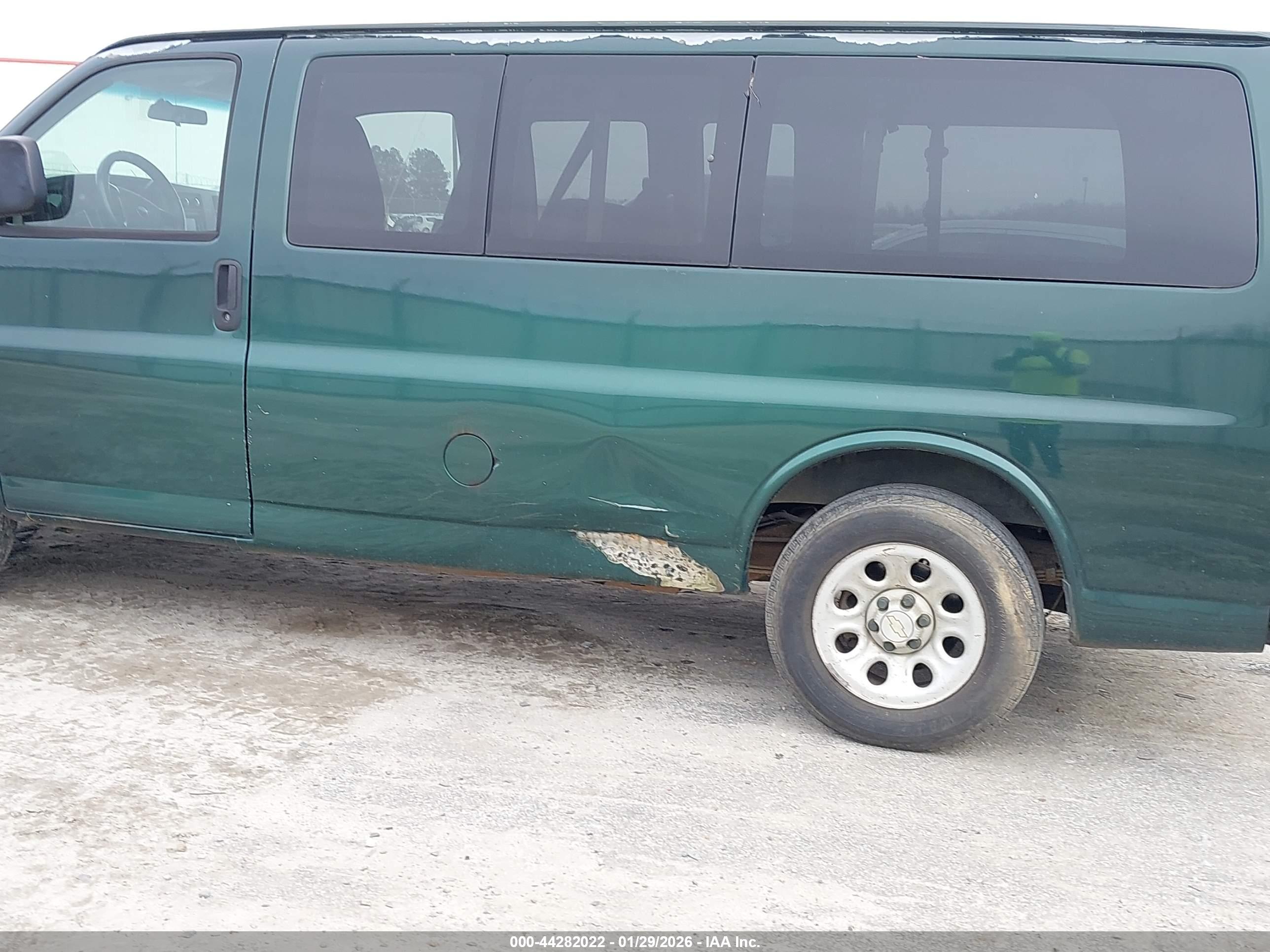 CHEVROLET EXPRESS image 6