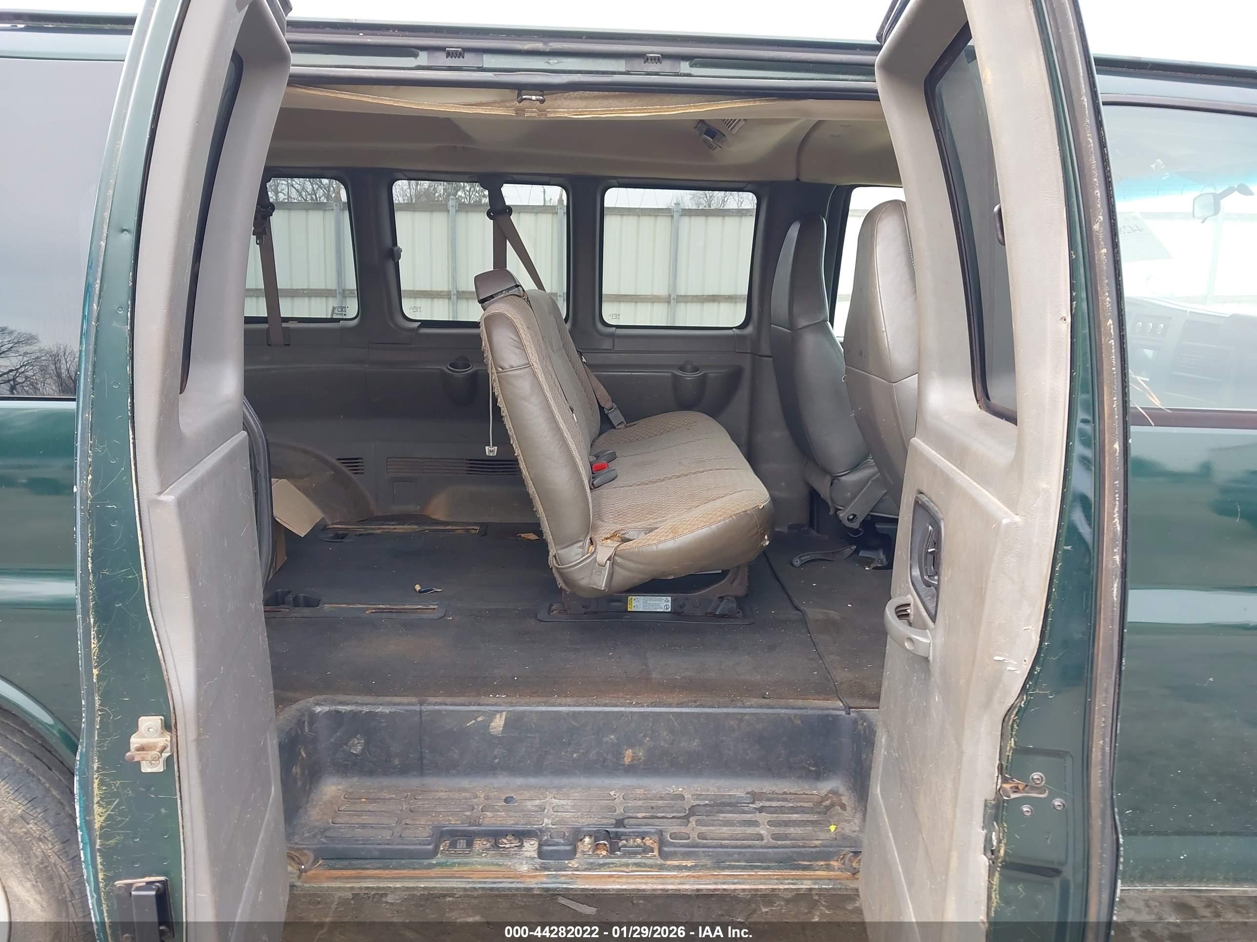 CHEVROLET EXPRESS image 8