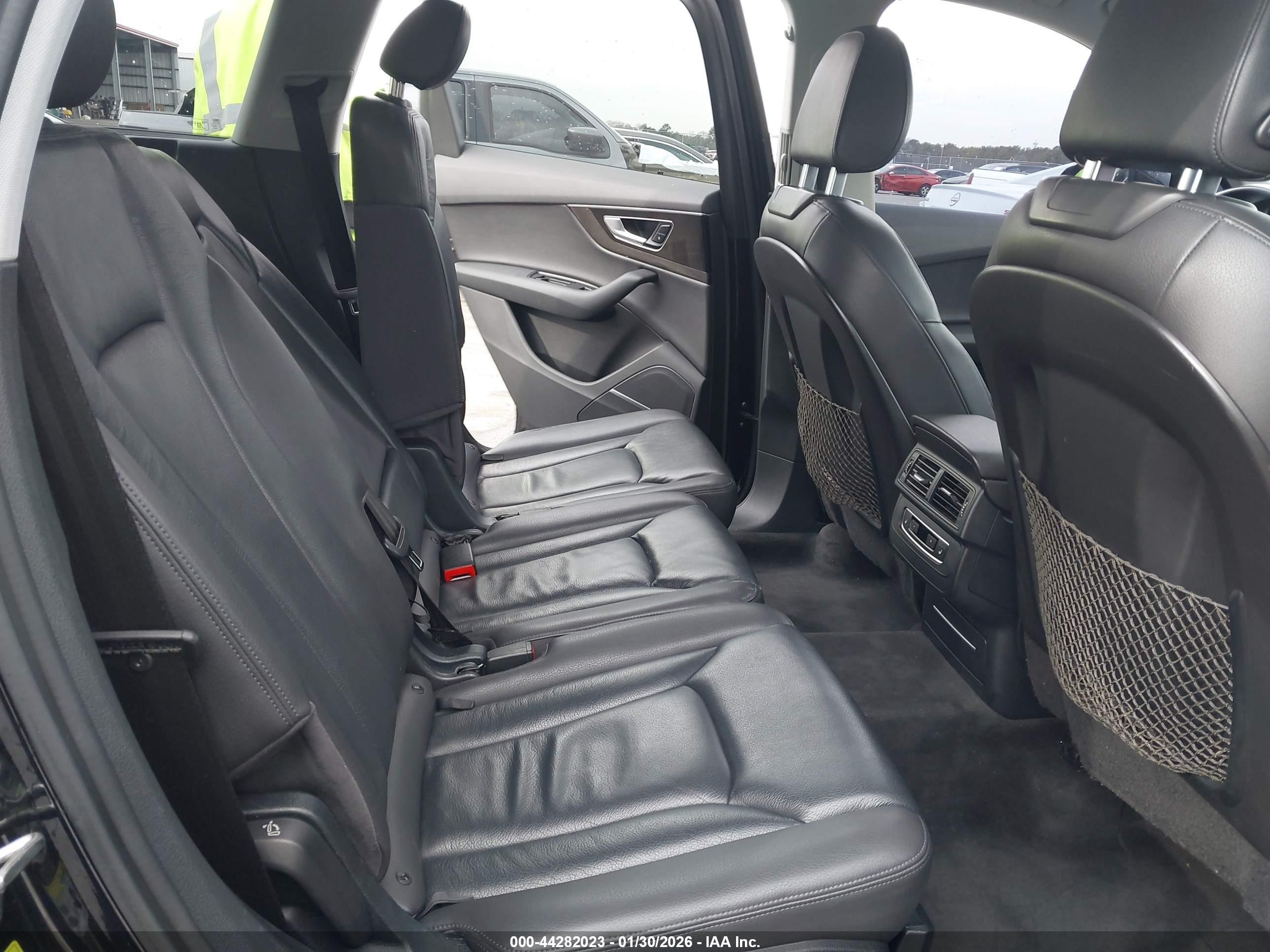 AUDI Q7 image 8