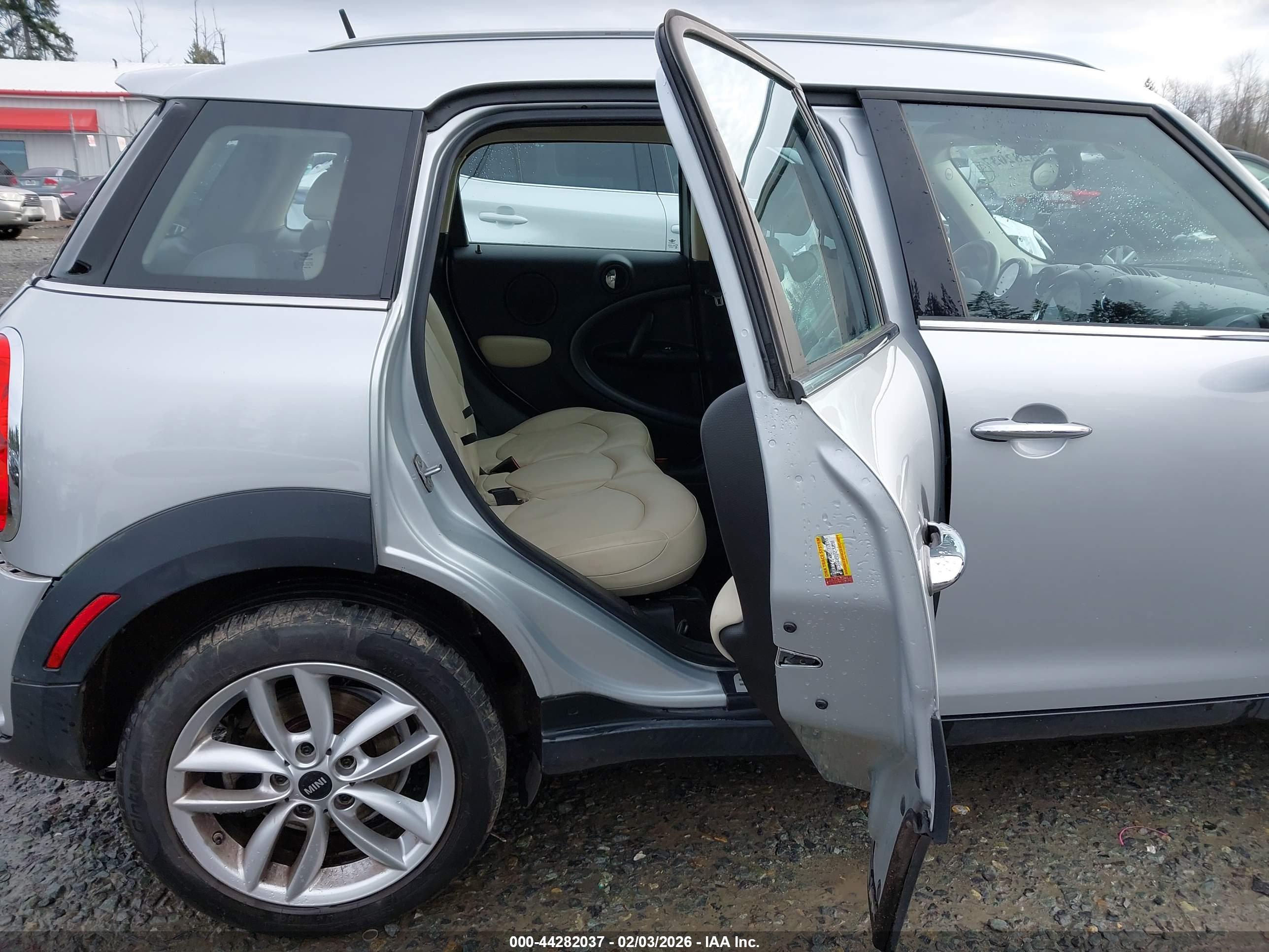 MINI COUNTRYMAN image 8