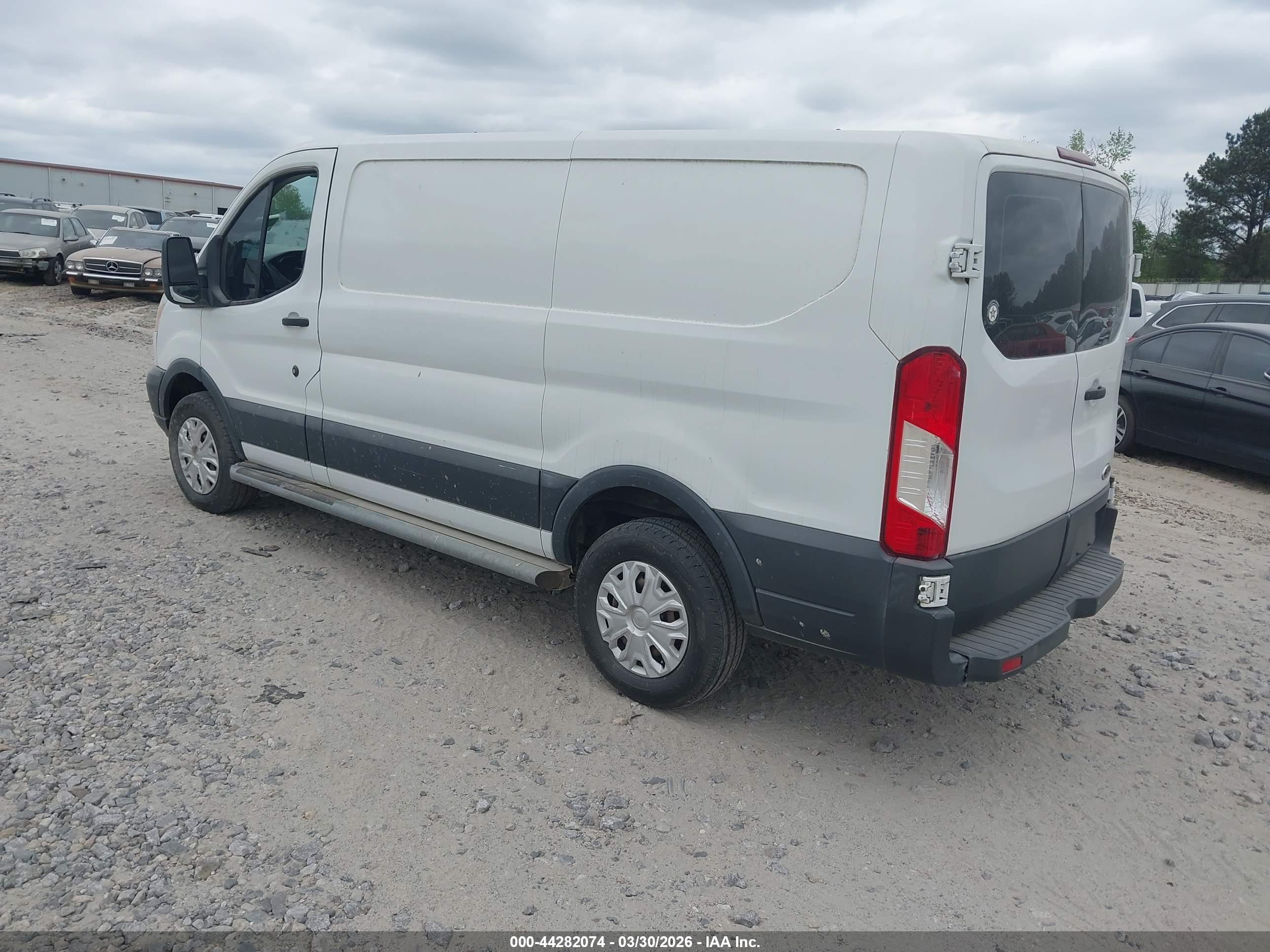 FORD TRANSIT-250 image 3