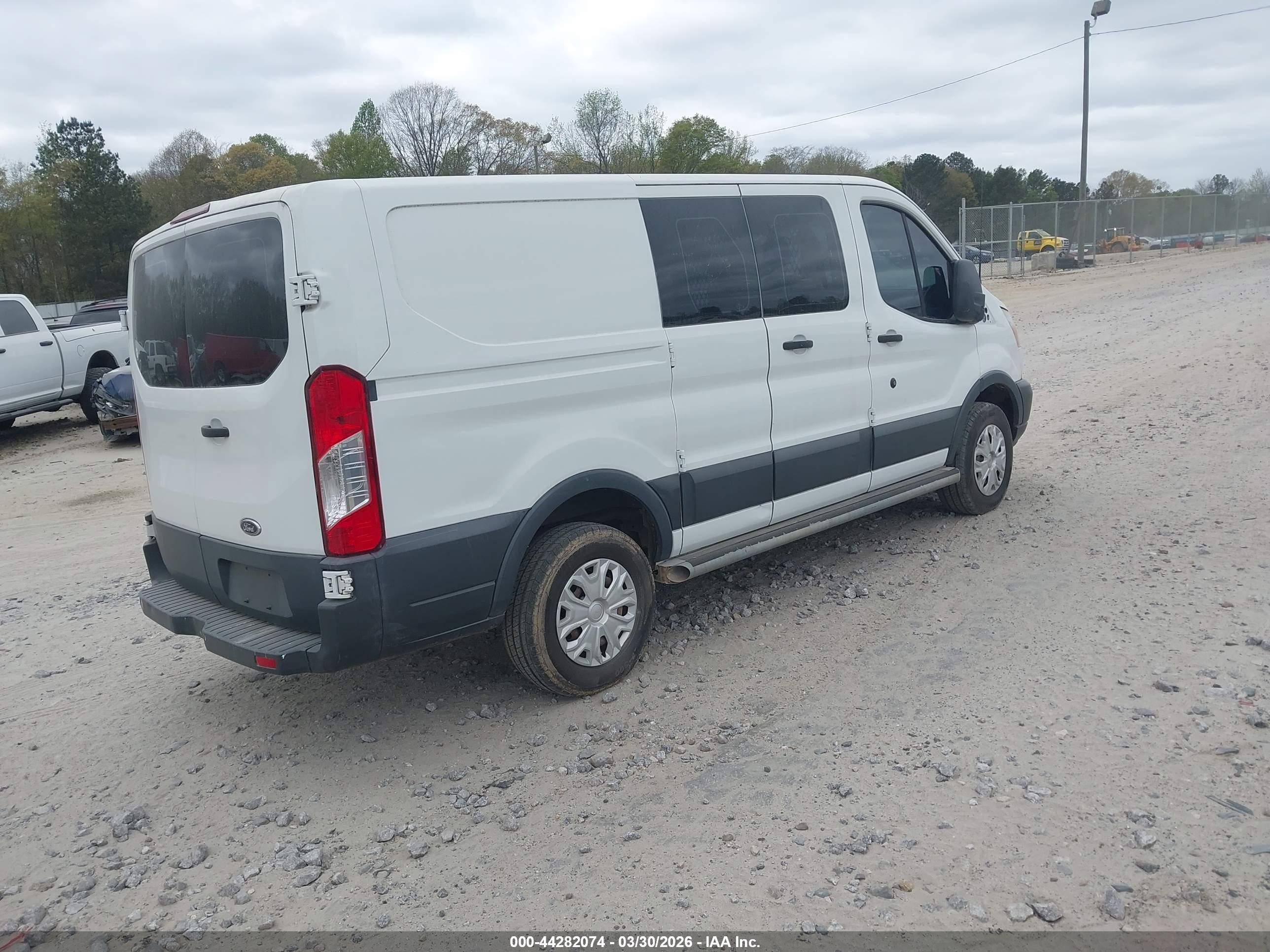 FORD TRANSIT-250 image 4