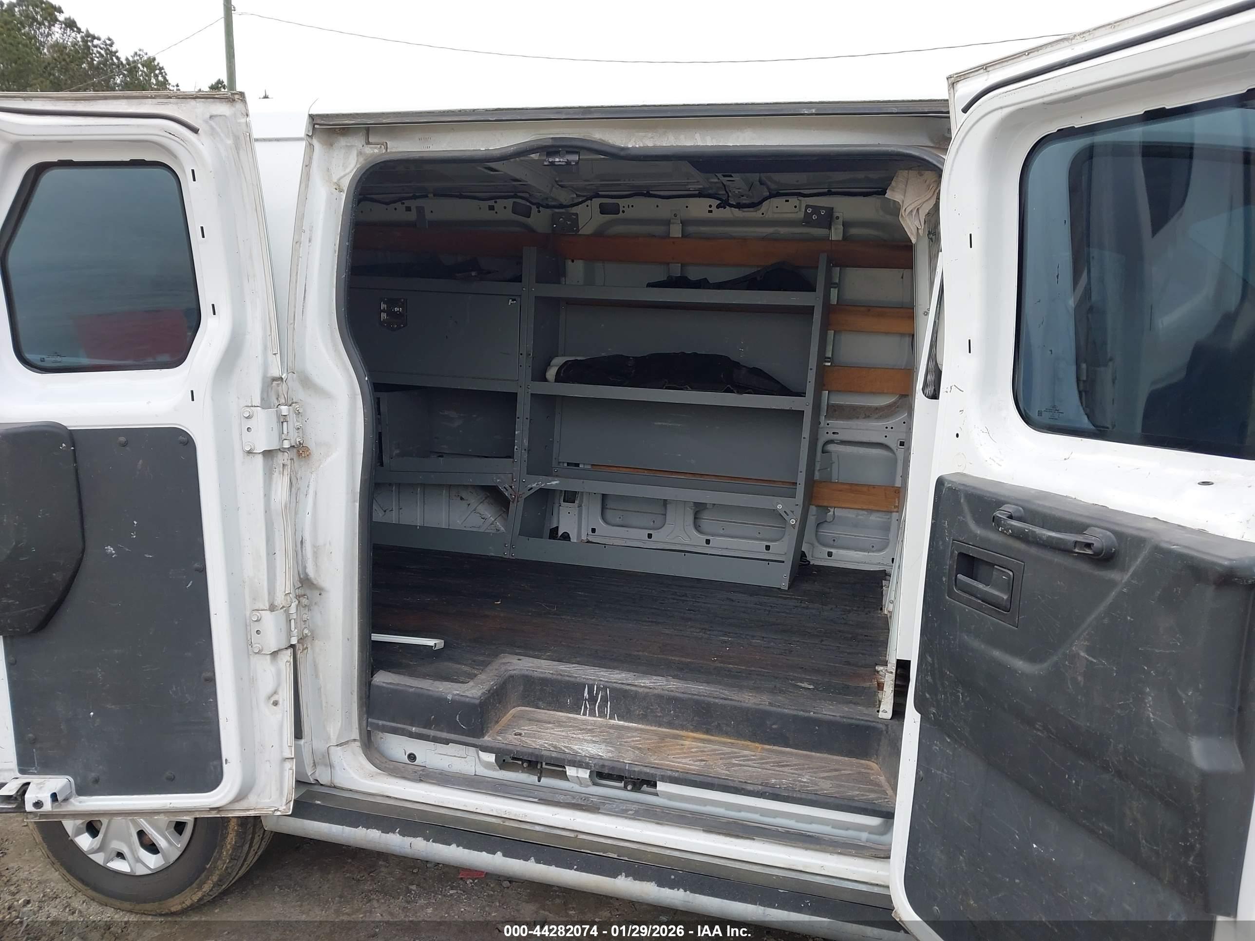 FORD TRANSIT-250 image 8