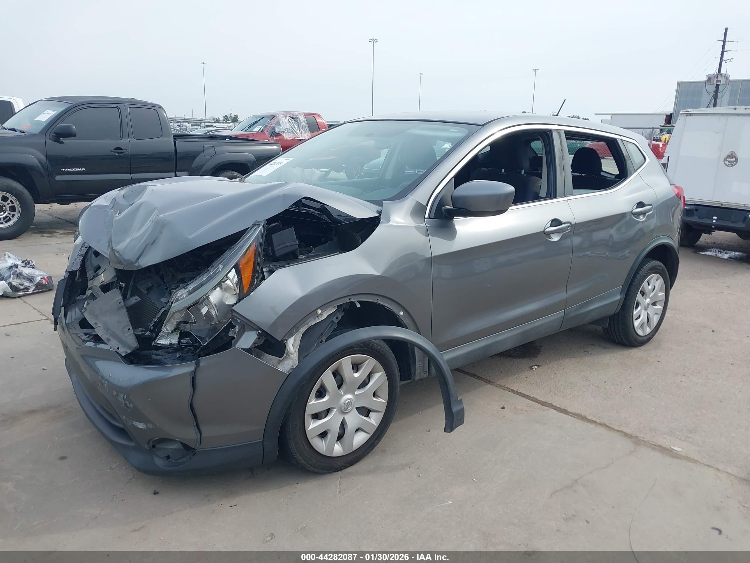 NISSAN ROGUE image 2