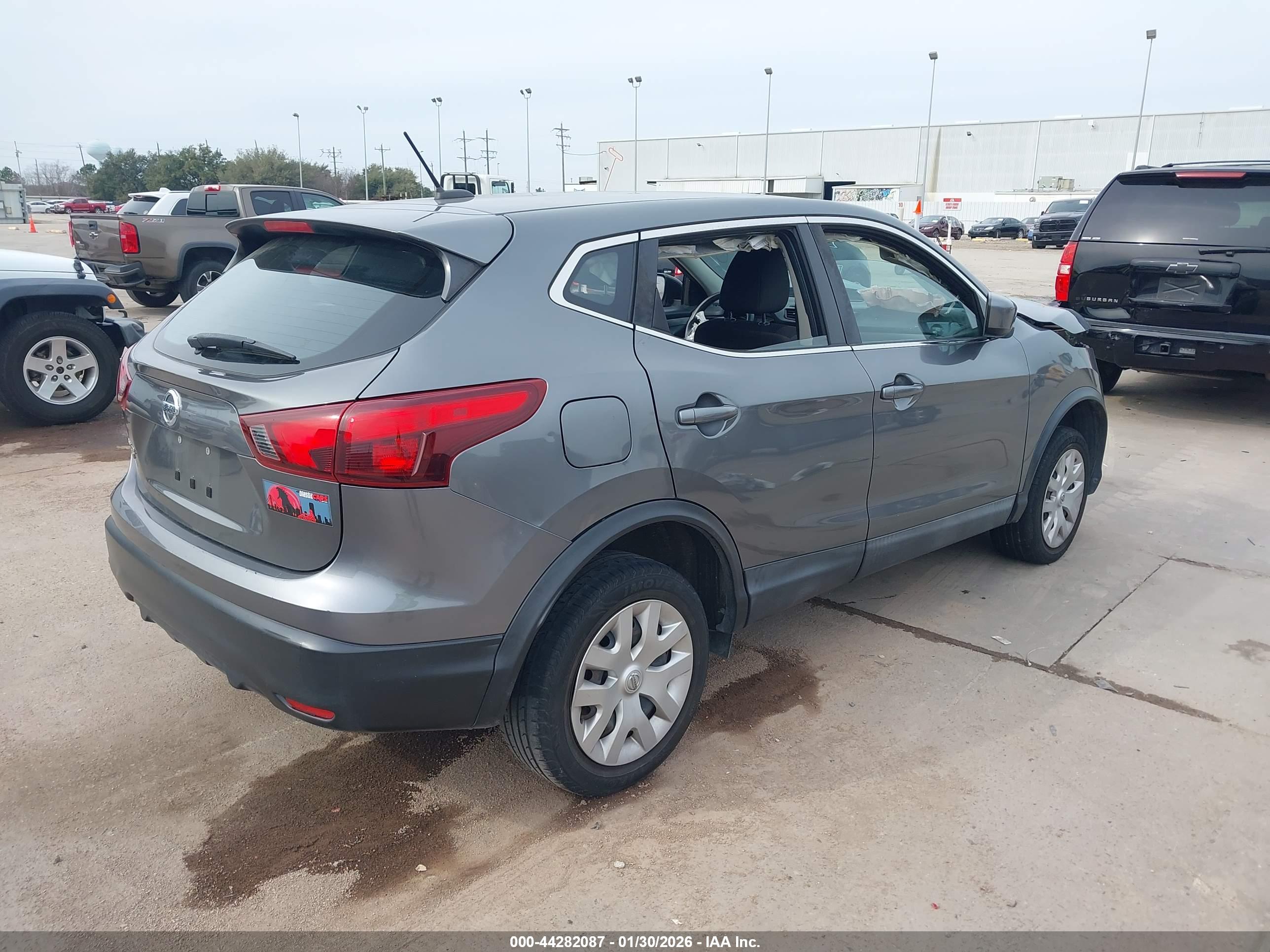 NISSAN ROGUE image 4